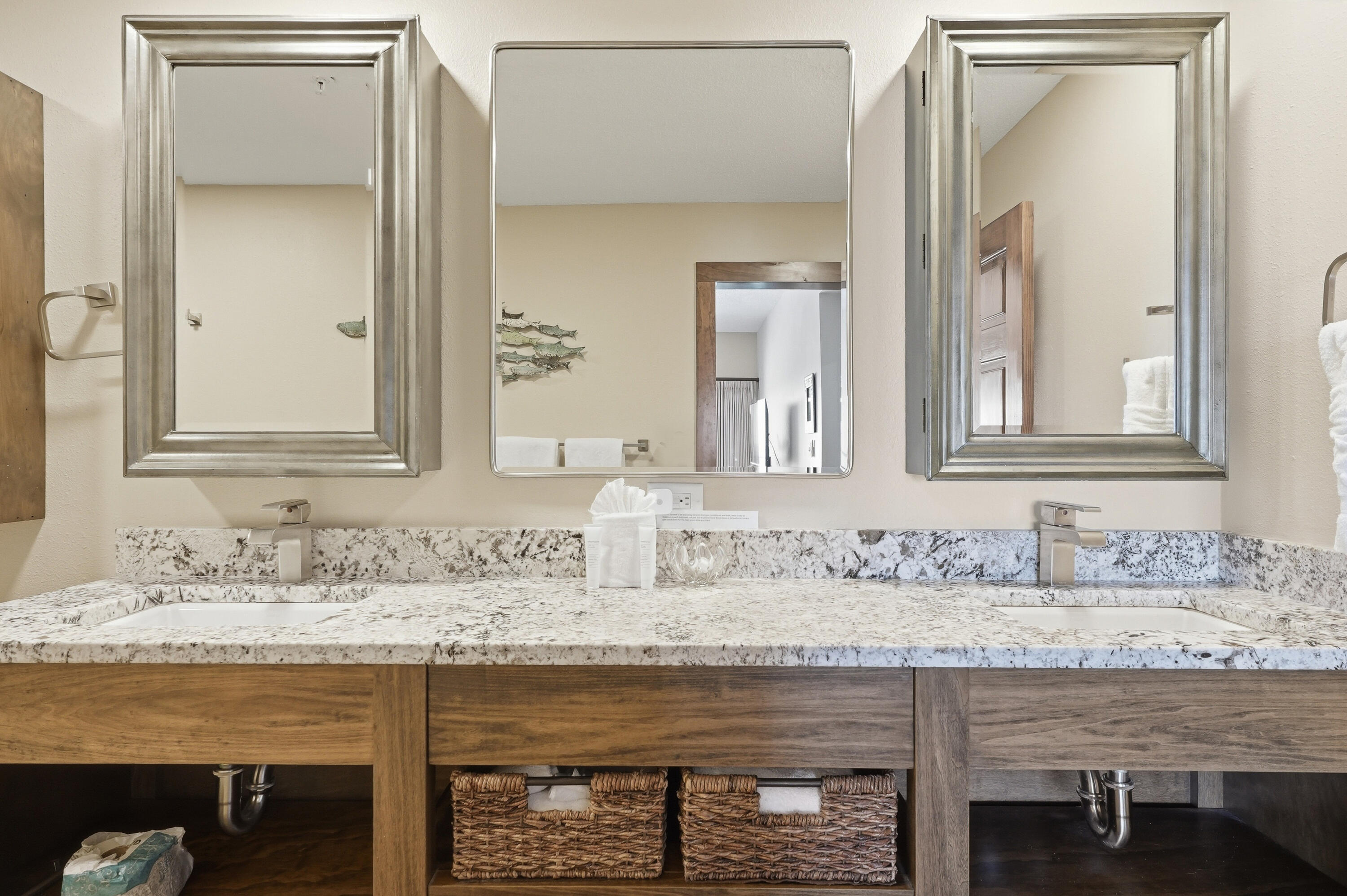 EMERALD TOWERS WEST CONDO - Residential