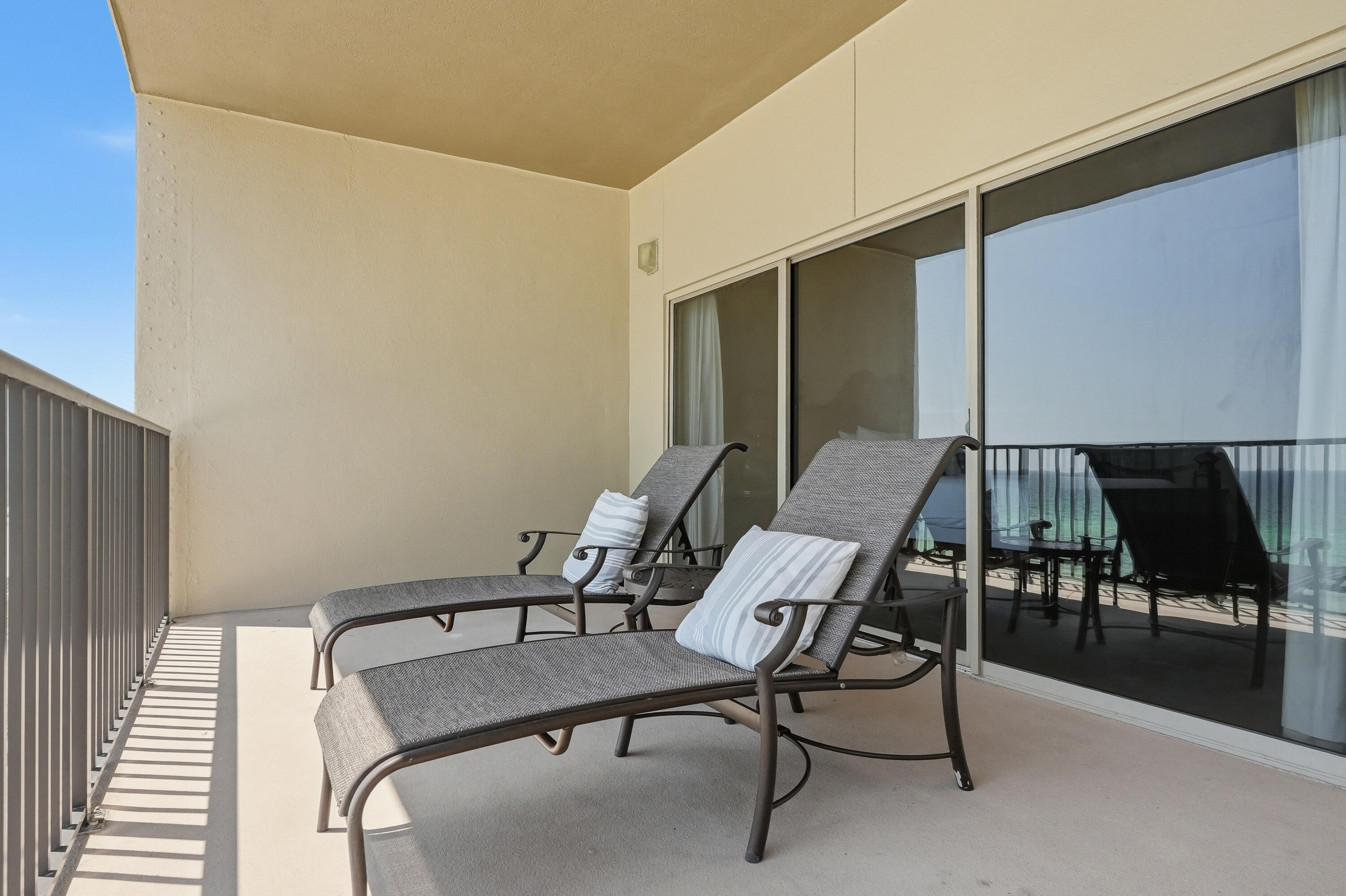 EMERALD TOWERS WEST CONDO - Residential