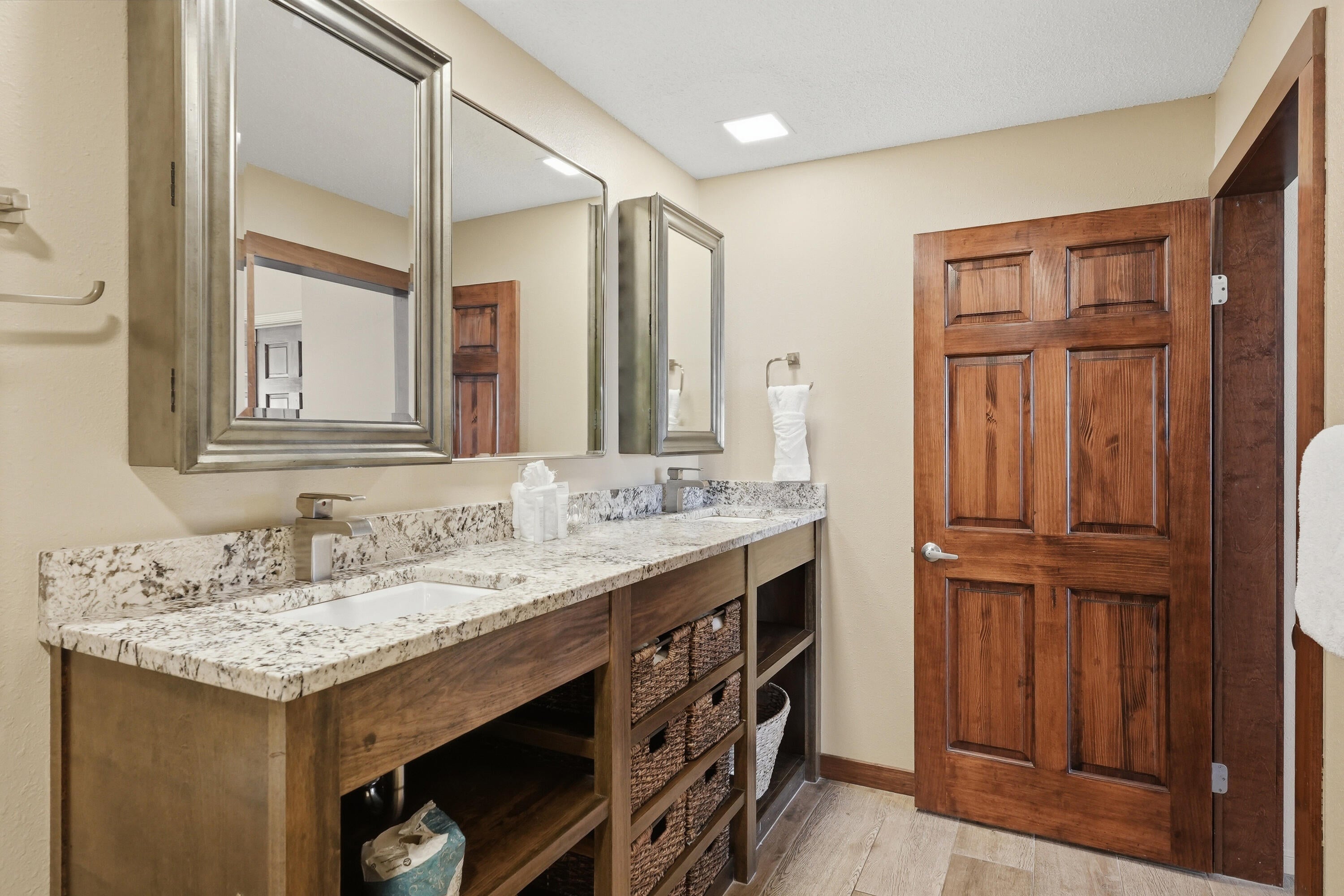 EMERALD TOWERS WEST CONDO - Residential