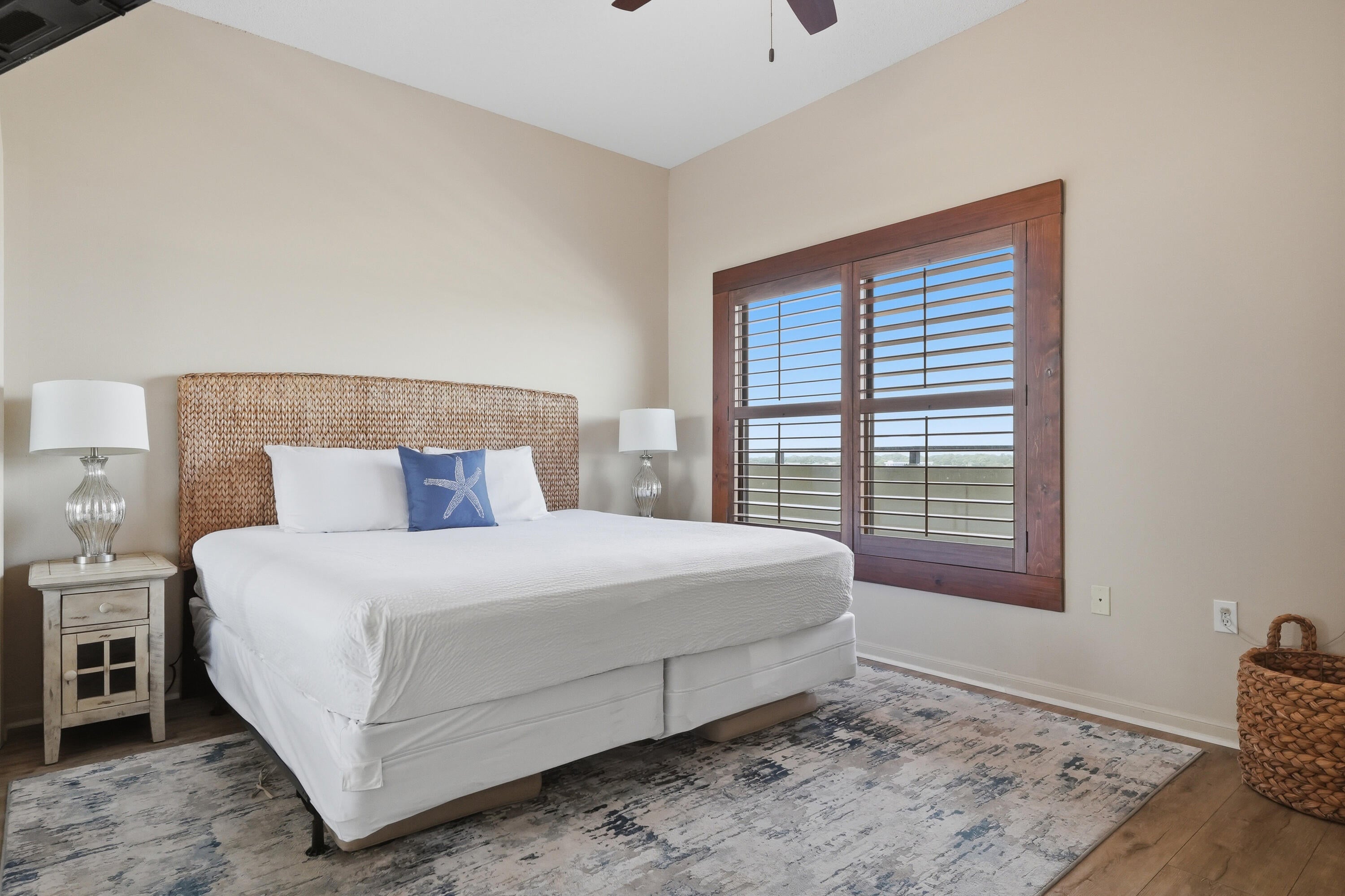 EMERALD TOWERS WEST CONDO - Residential