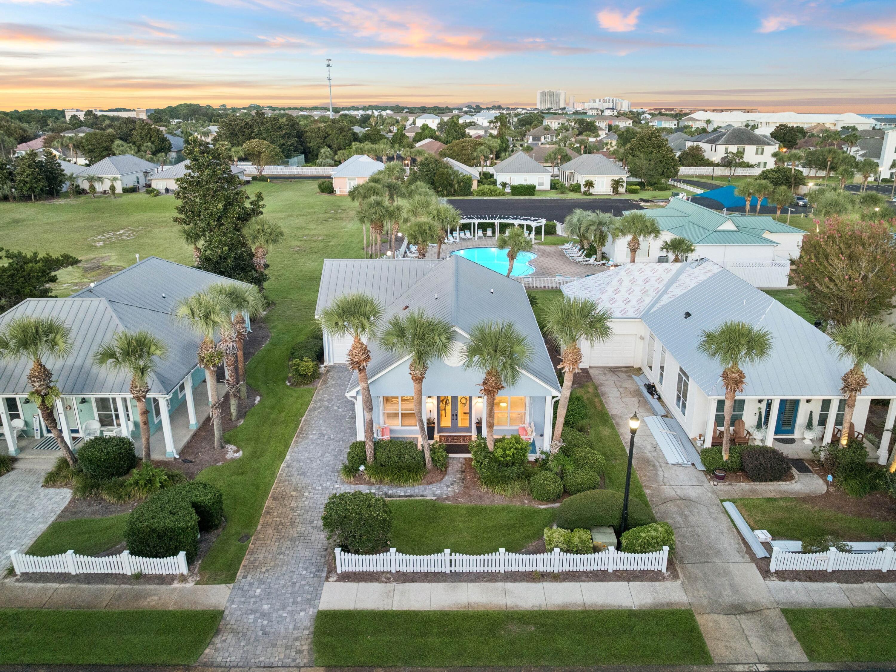 MARAVILLA COTTAGES - Residential