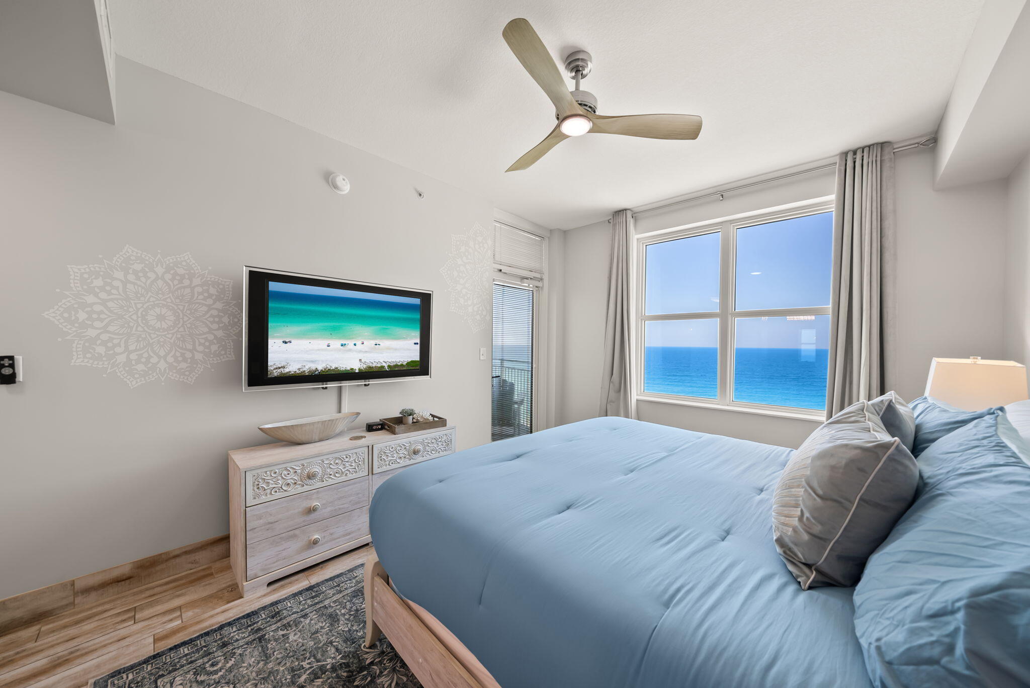 AQUA CONDO - Residential