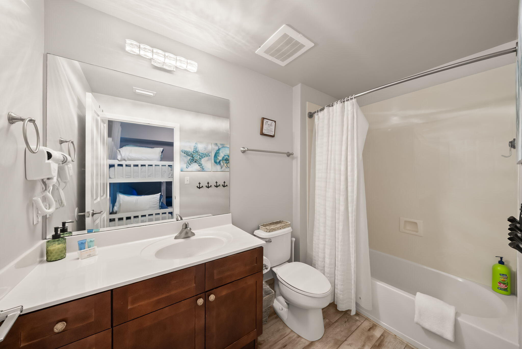AQUA CONDO - Residential