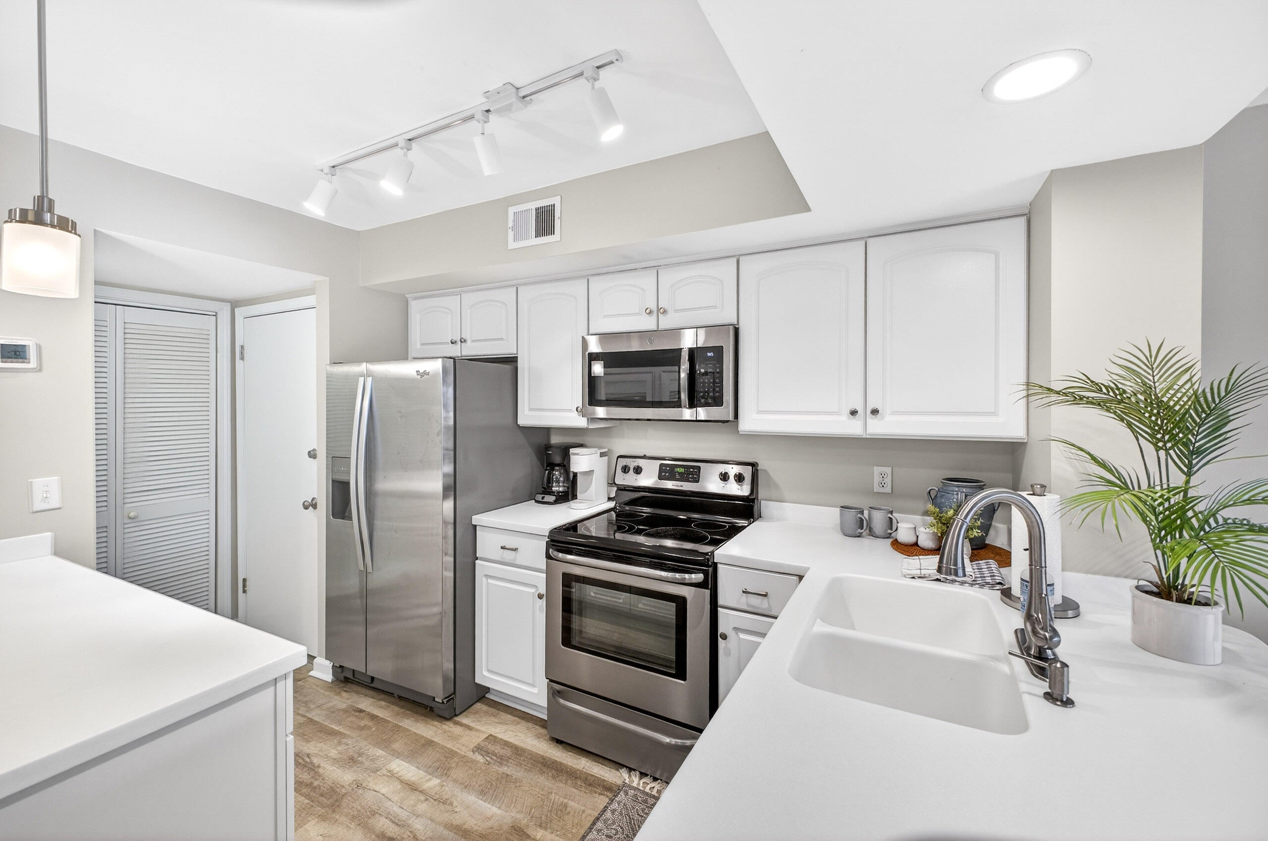 HARBOUR POINT CONDO - Residential