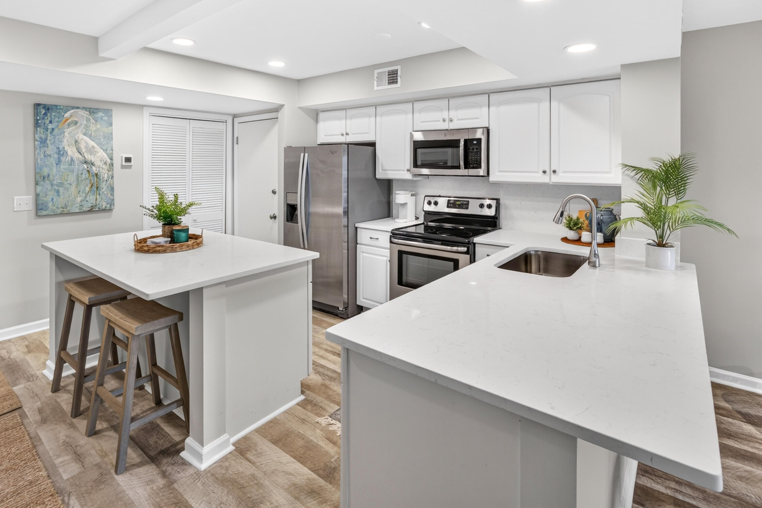 HARBOUR POINT CONDO - Residential