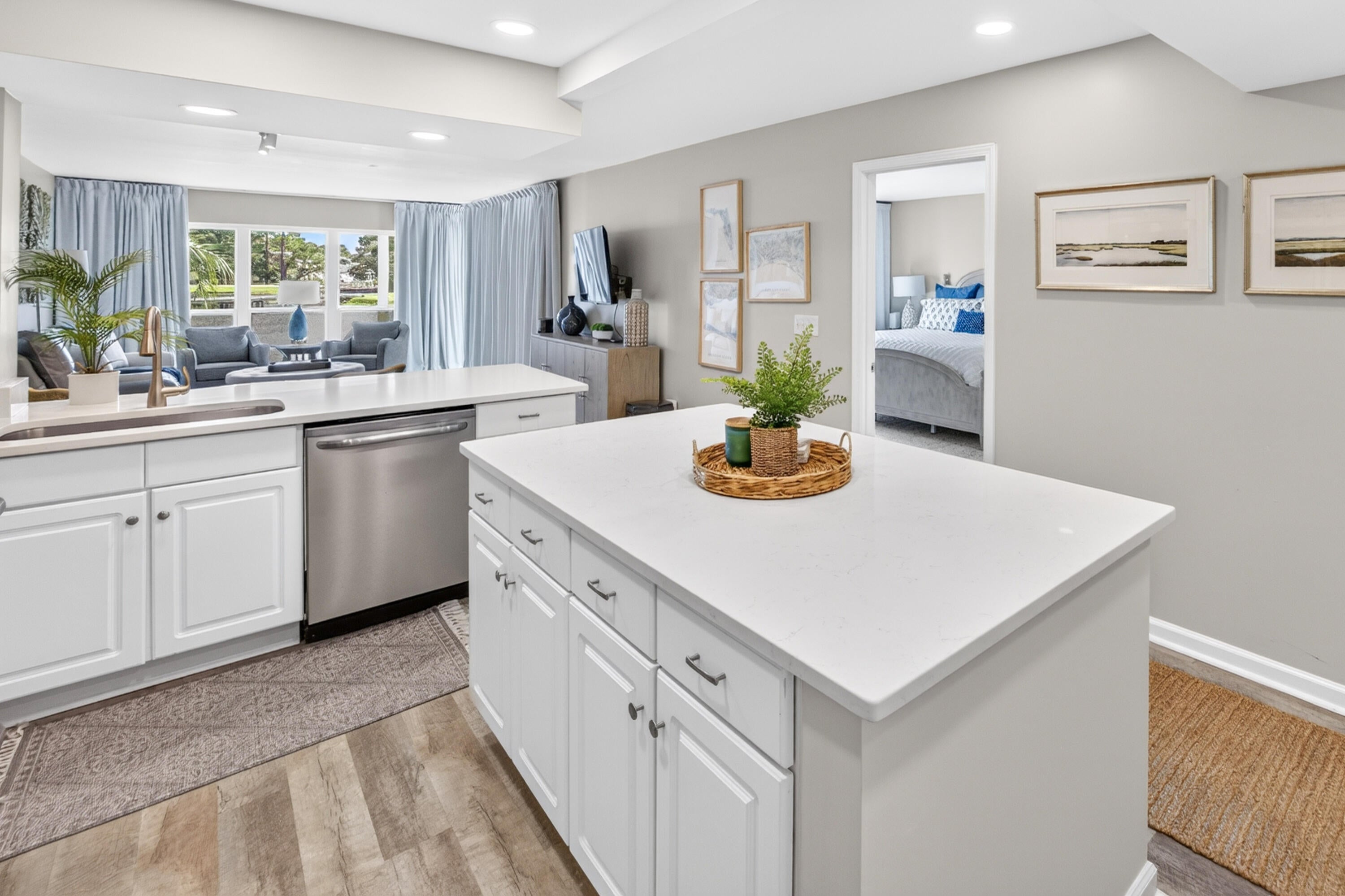 HARBOUR POINT CONDO - Residential