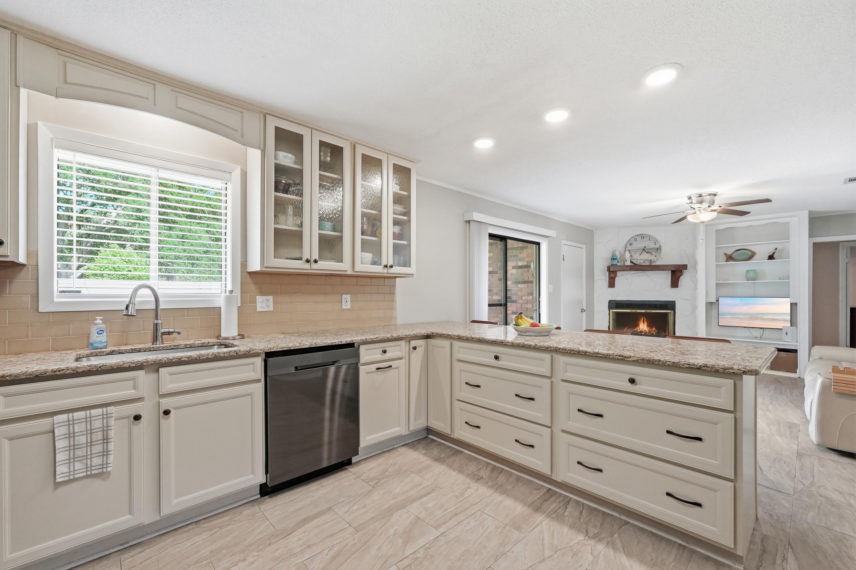 COUNTRY CLUB ESTATES 1ST ADDN - Residential