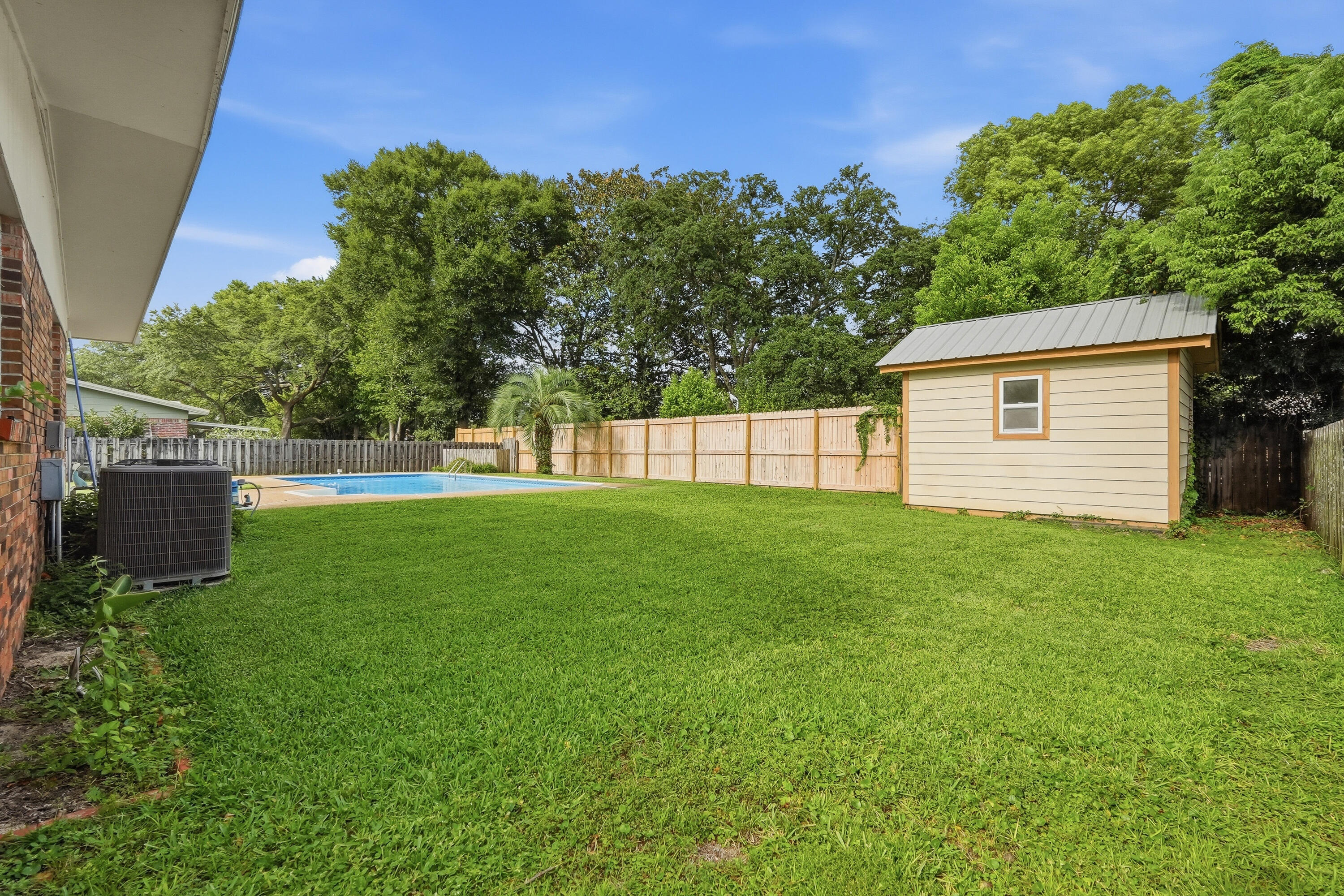 COUNTRY CLUB ESTATES 1ST ADDN - Residential