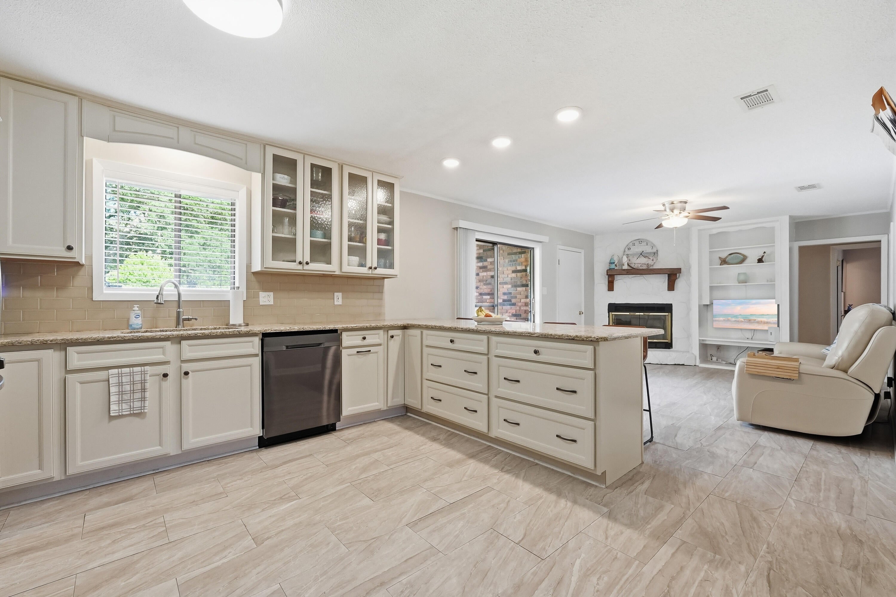 COUNTRY CLUB ESTATES 1ST ADDN - Residential