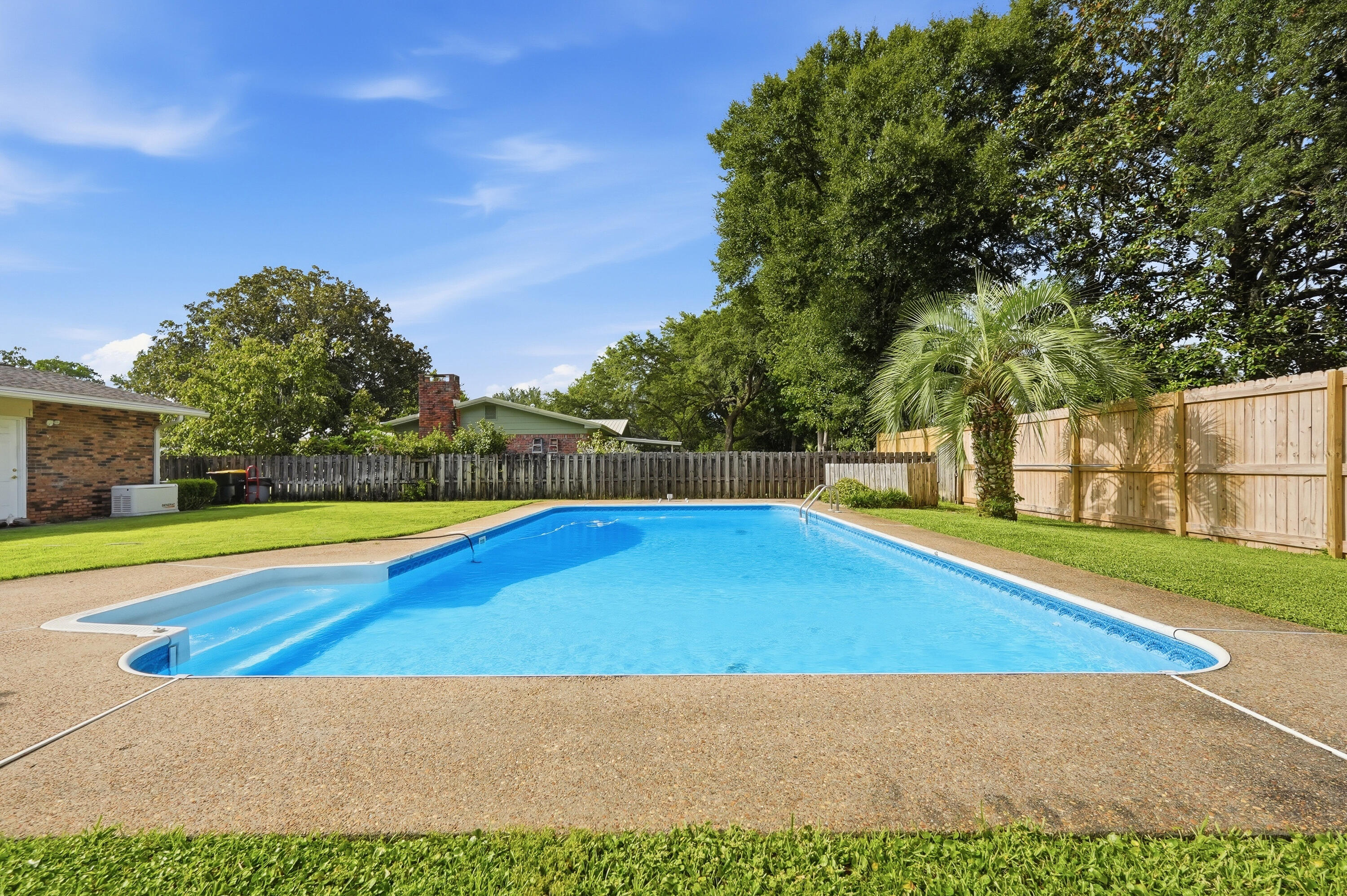 COUNTRY CLUB ESTATES 1ST ADDN - Residential