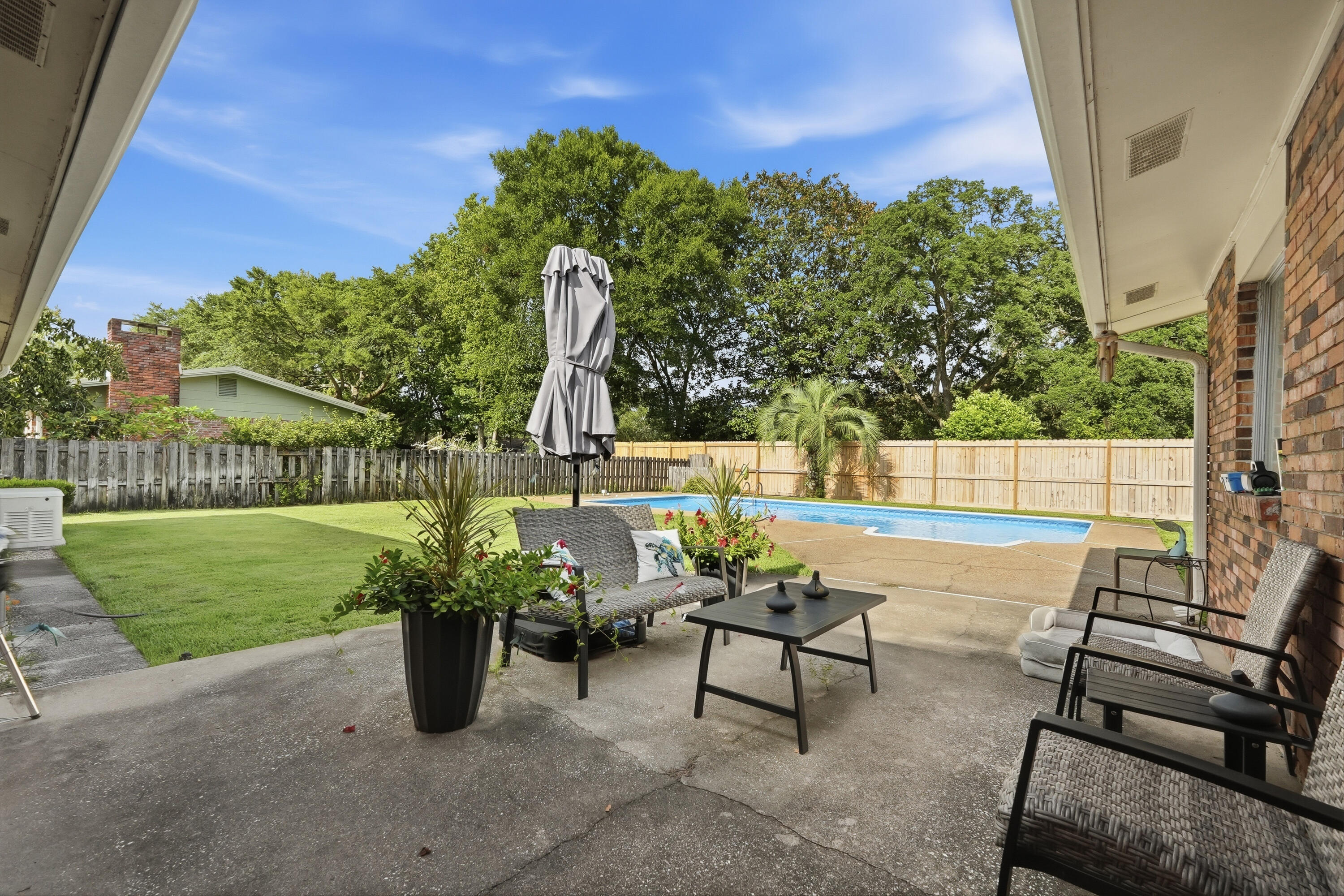COUNTRY CLUB ESTATES 1ST ADDN - Residential