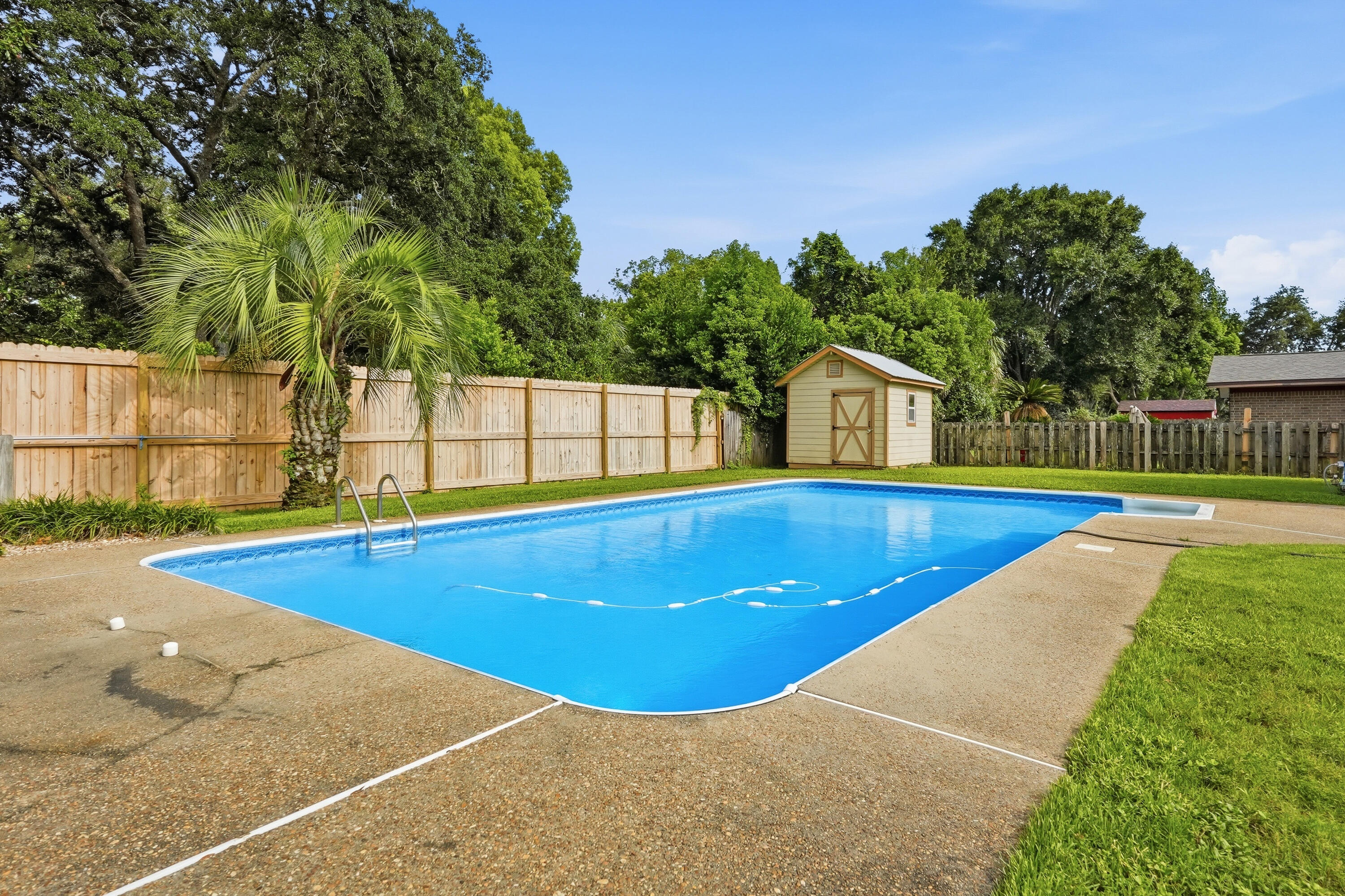 COUNTRY CLUB ESTATES 1ST ADDN - Residential