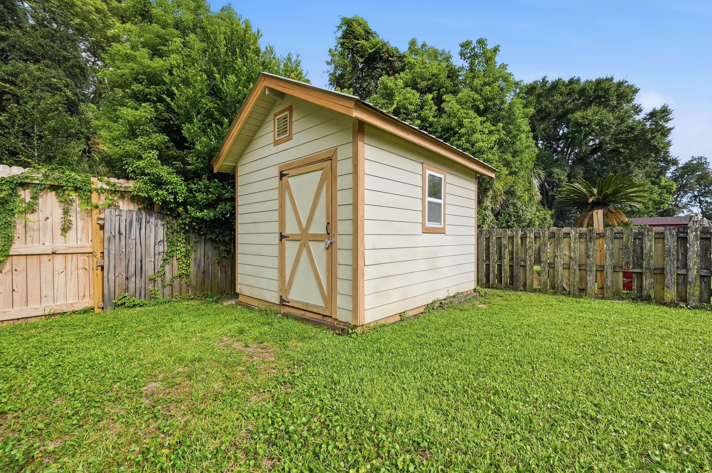 COUNTRY CLUB ESTATES 1ST ADDN - Residential