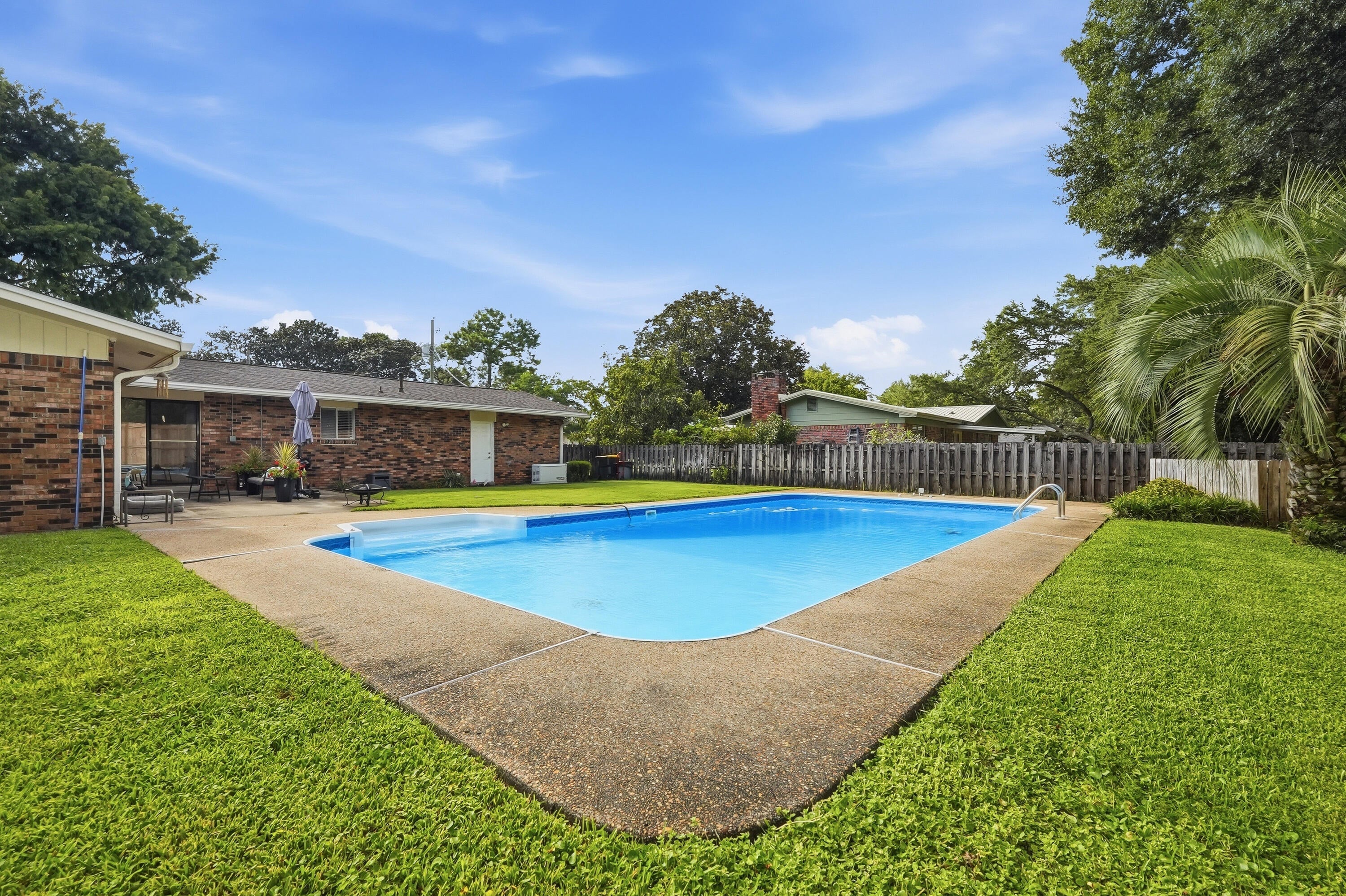 COUNTRY CLUB ESTATES 1ST ADDN - Residential
