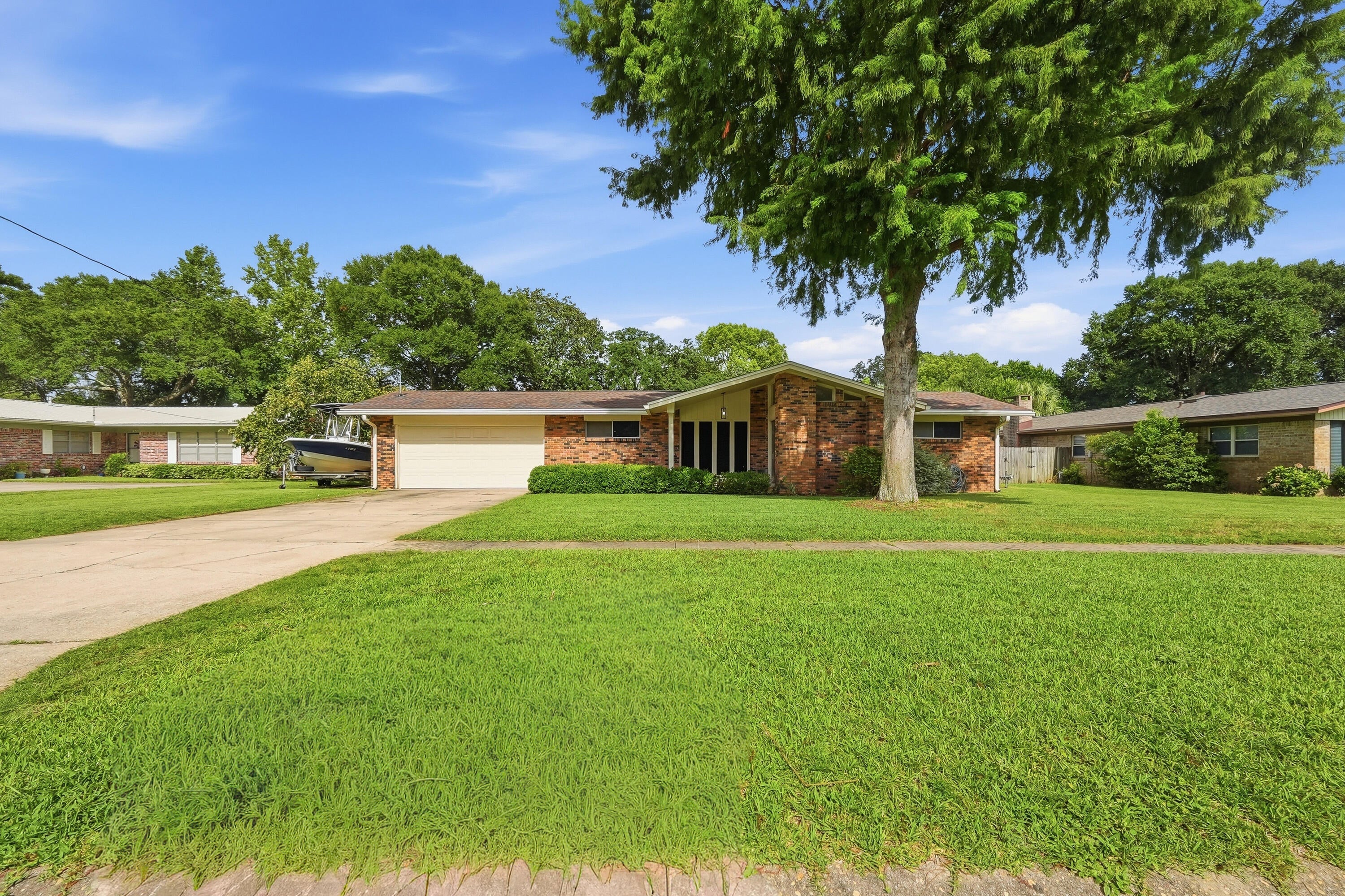 COUNTRY CLUB ESTATES 1ST ADDN - Residential