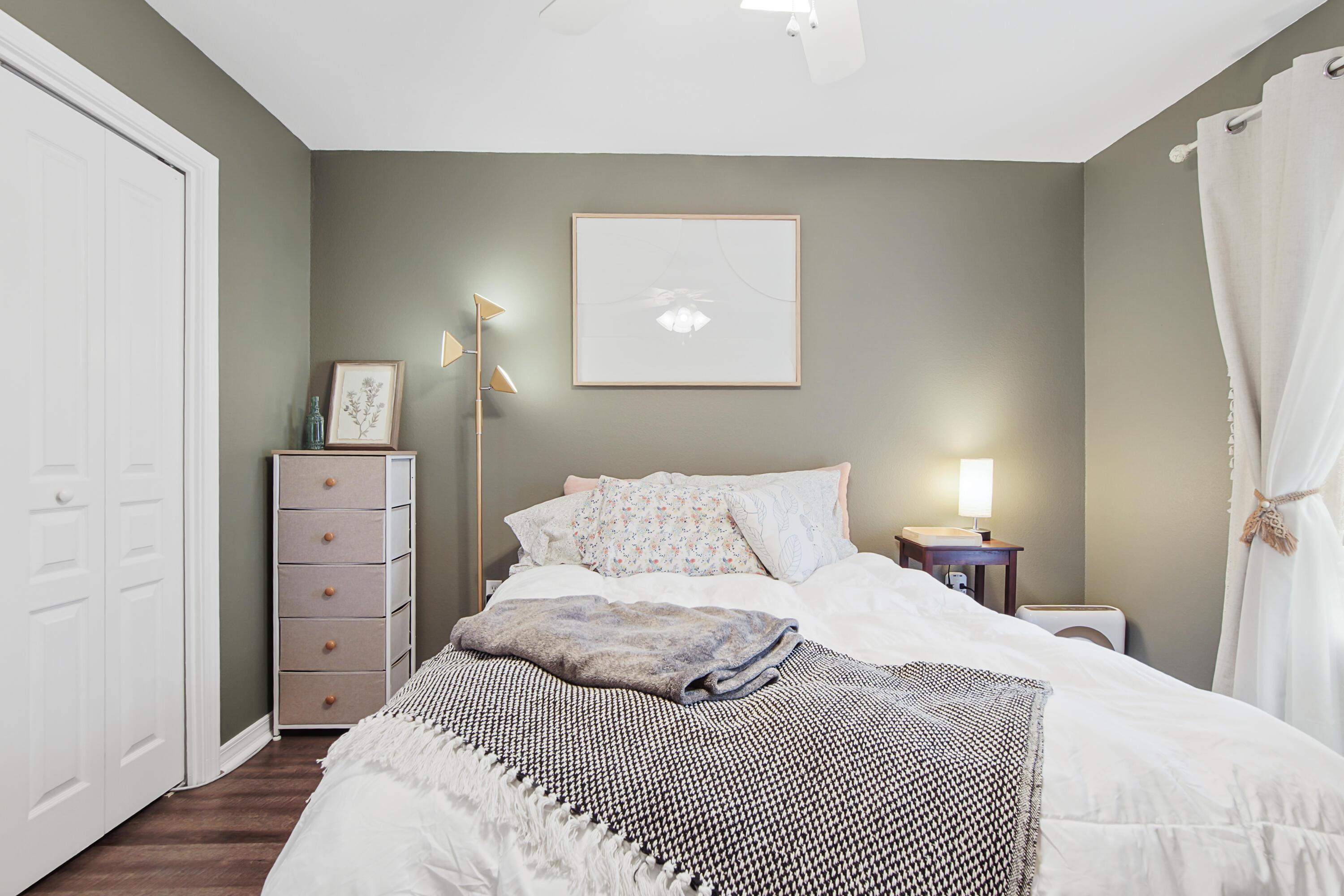 HUNTERS' RIDGE - Residential Lease