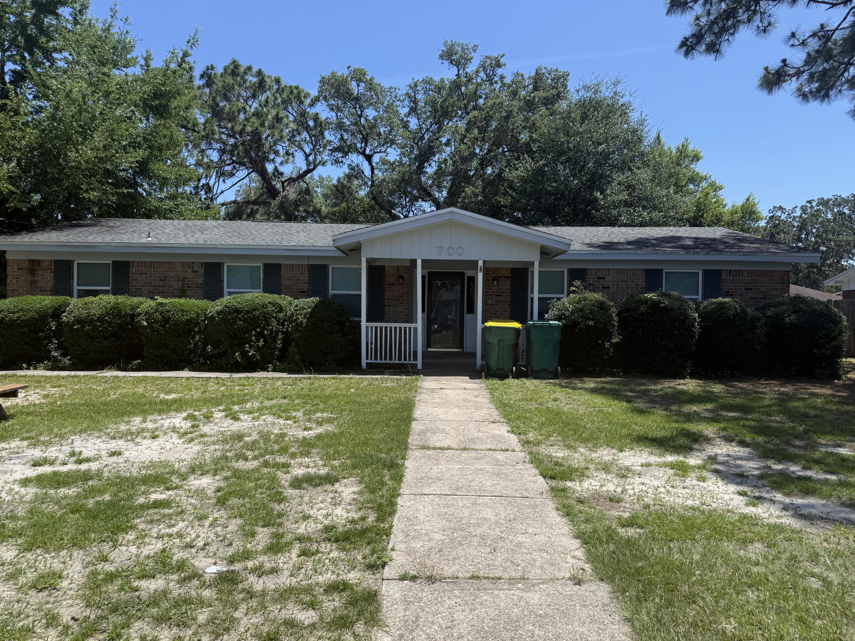 Welcome home to 700 Mayflower Avenue! This charming 3-bedroom, 2-bathroom home offers comfortable living on a spacious corner lot with plenty of room to enjoy both indoors and out. The functional floor plan features a bright living area, well-appointed kitchen, and generously sized bedrooms. Step outside to enjoy the large fenced backyard, perfect for entertaining, outdoor activities, or simply relaxing in your own private space. The one-car garage provides convenient parking and additional storage. Conveniently located near shopping, dining, schools, and local amenities, this property offers the perfect combination of comfort, space, and convenience.

Don't miss your opportunity to make this wonderful house your next home. Contact us today for more information or to schedule a showing!
