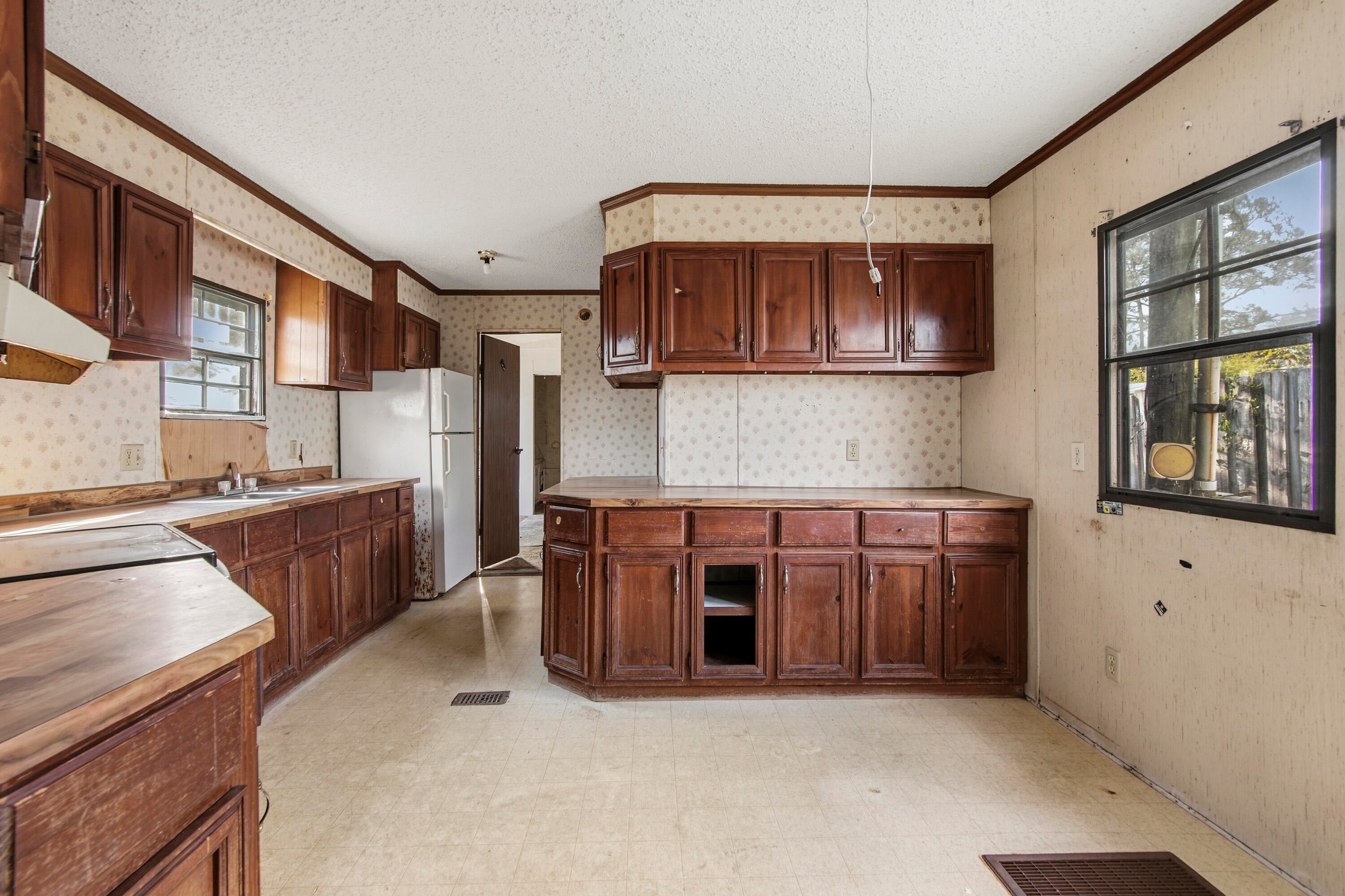 LAGUNA BEACH ESTATES - Residential