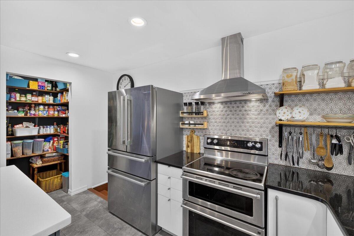 EDGEWATER VILLAGE - Residential