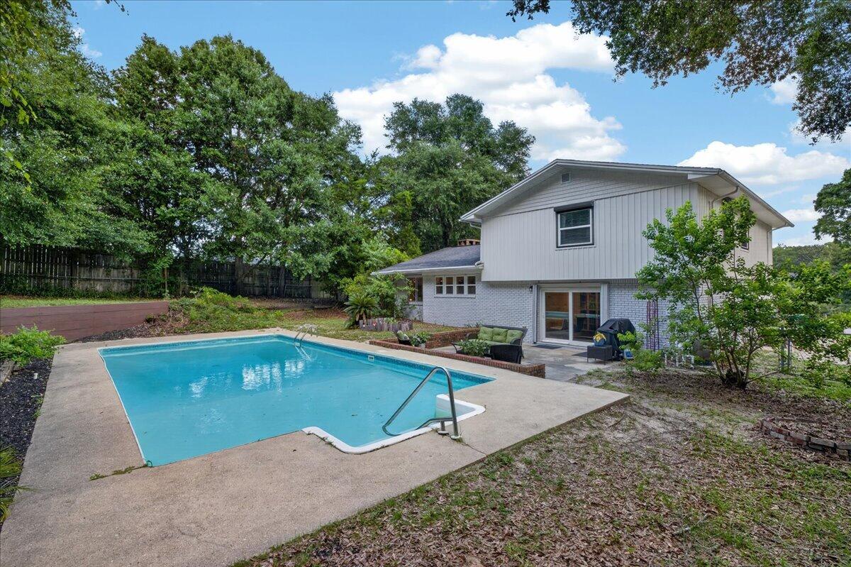 EDGEWATER VILLAGE - Residential
