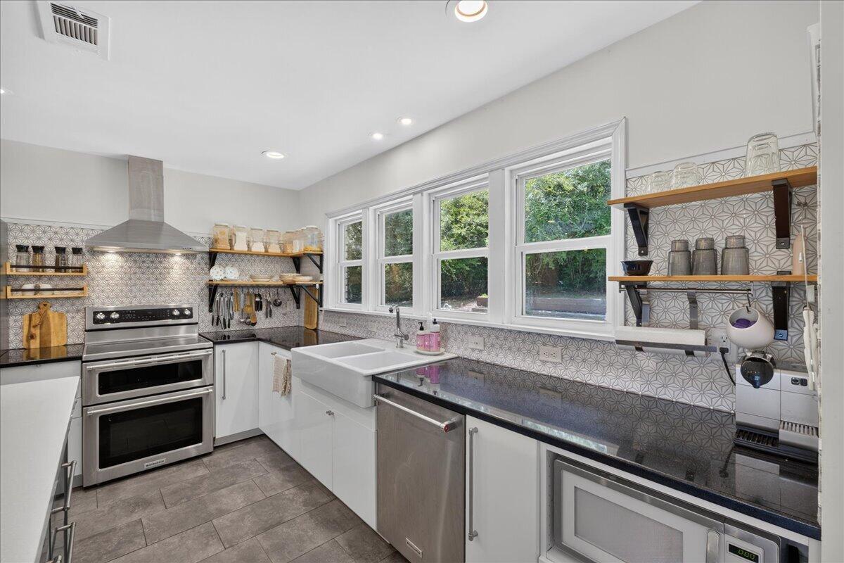 EDGEWATER VILLAGE - Residential