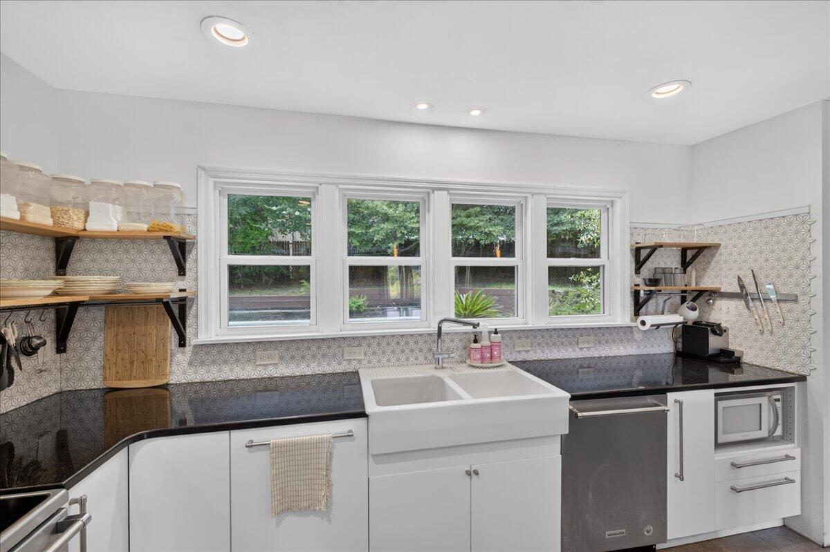 EDGEWATER VILLAGE - Residential