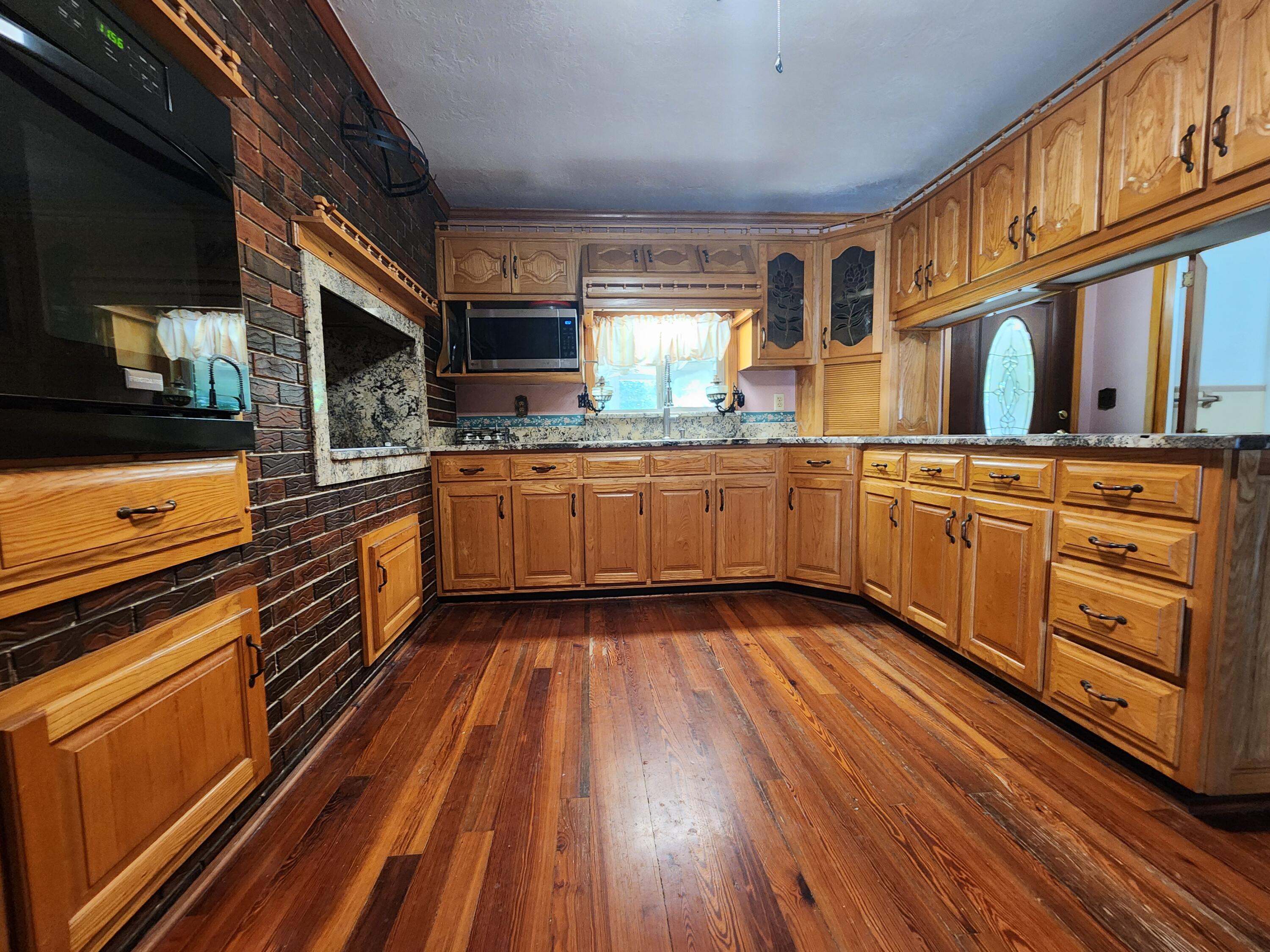 NO RECORDED SUBDIVISION - Residential