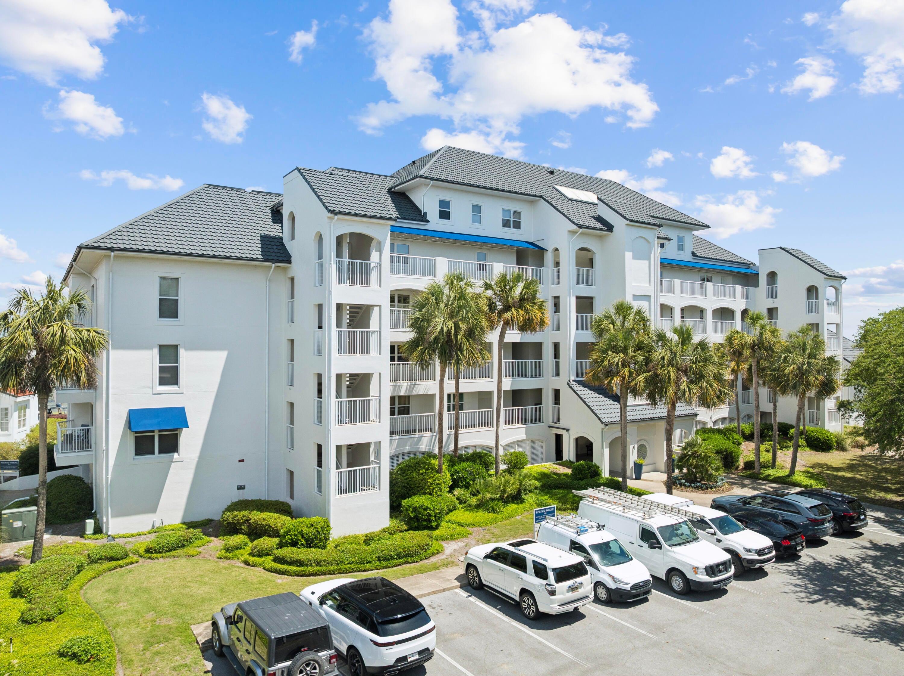 FULLY FURNISHED WITH BAY VIEWS! This 2-bedroom, 2-bathroom third-floor unit overlooks the 9th hole of The Links Golf Course at Sandestin Golf and Beach Resort. Offered turn-key with new appliances, new HVAC, quartz countertops, LVP flooring, and new interior doors throughout. The whole exterior of the building was also renovated in 2023-2024. Beyond Sandestin's resort pools, Players Club residents enjoy an additional pool shared exclusively with Vantage Point. 

SHORT TERM RENTALS ALLOWED!