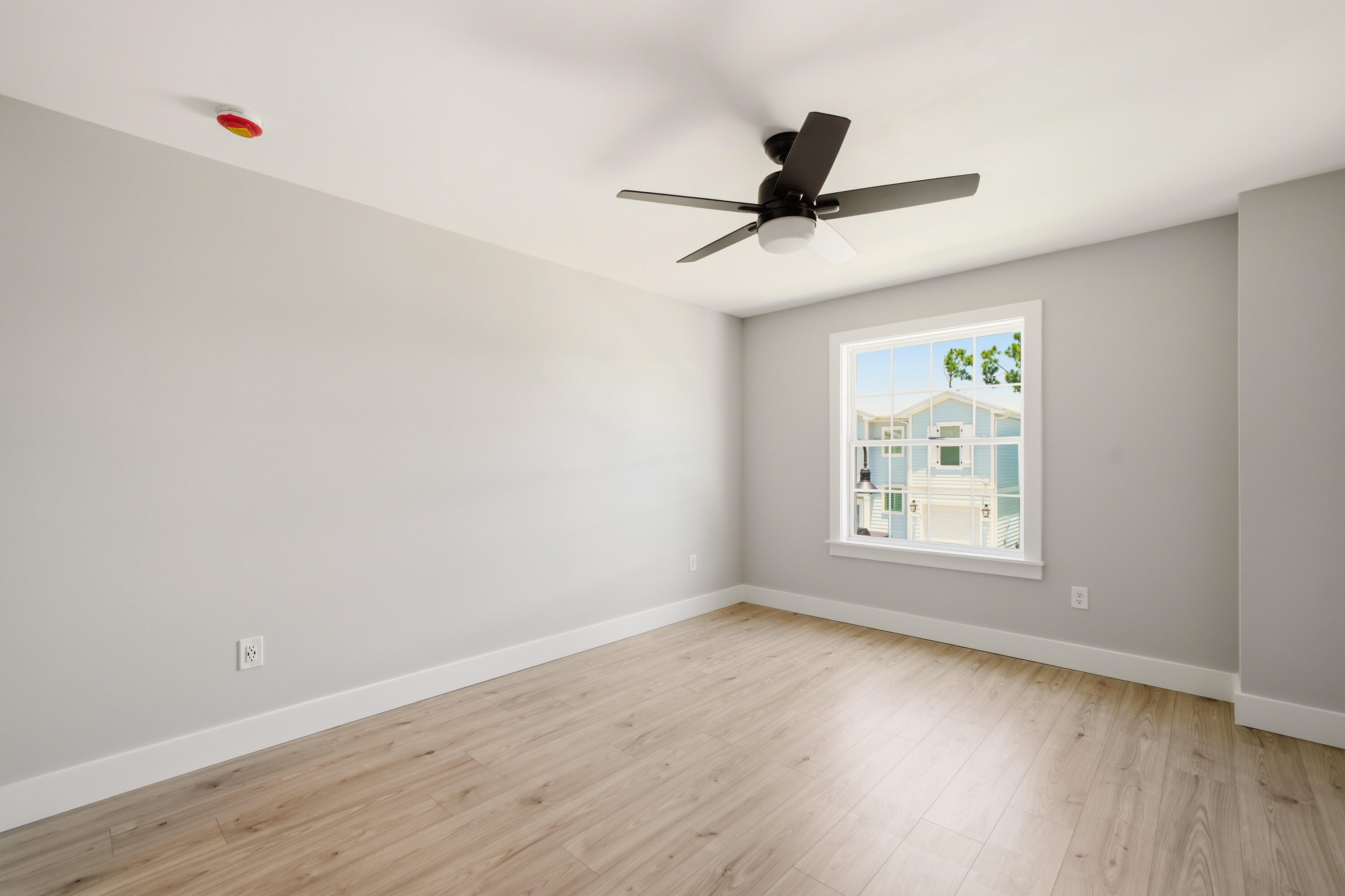 THOMPSON WOODS - Residential