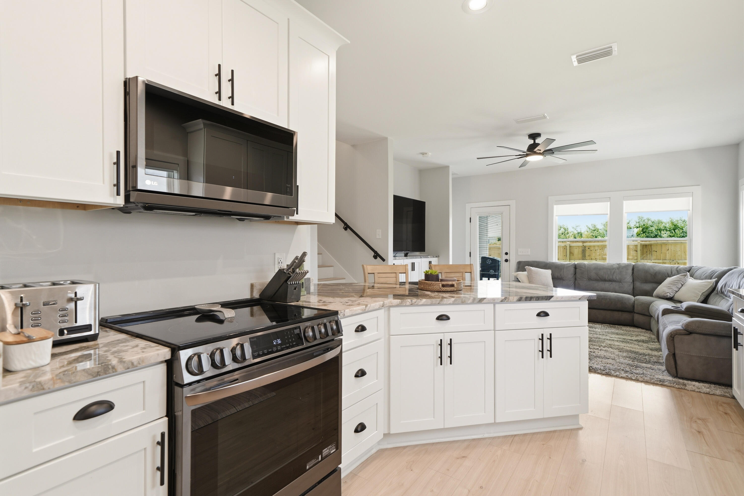 THOMPSON WOODS - Residential
