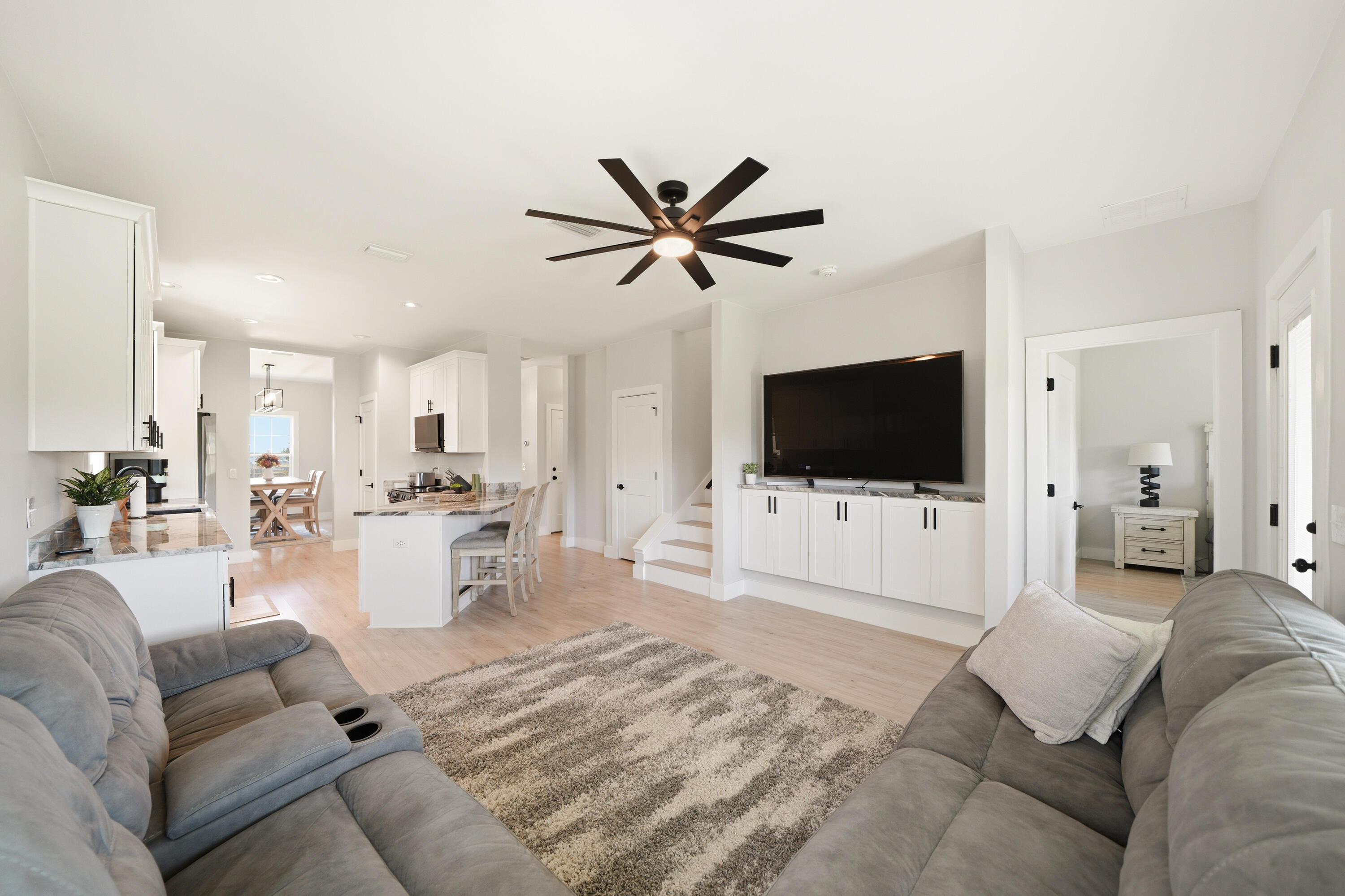 THOMPSON WOODS - Residential