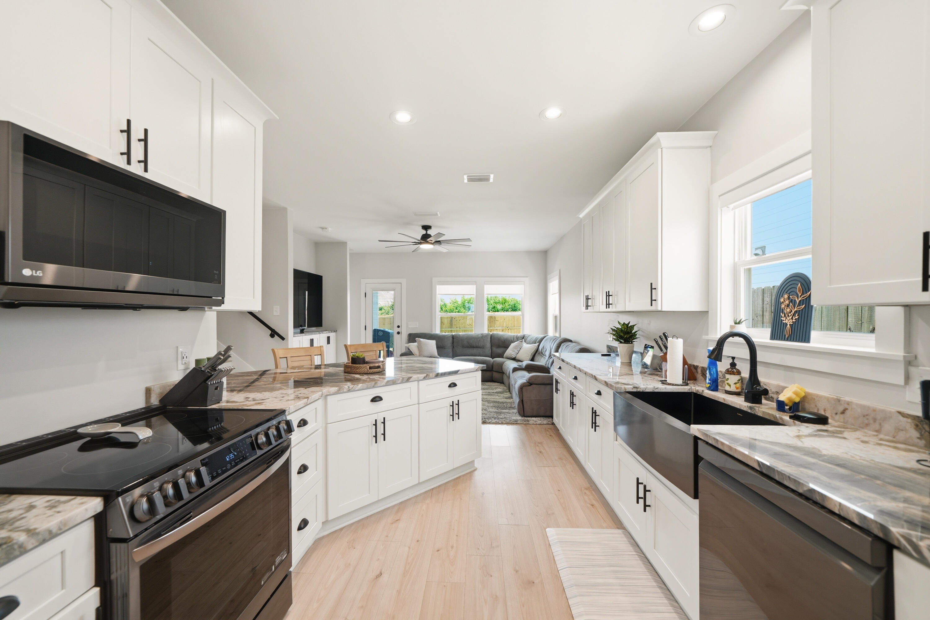 THOMPSON WOODS - Residential
