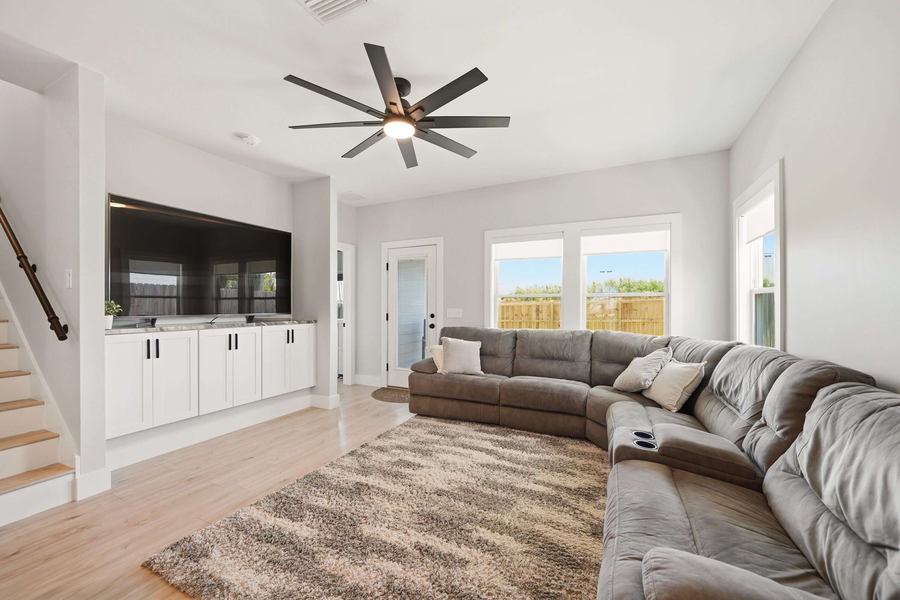 THOMPSON WOODS - Residential