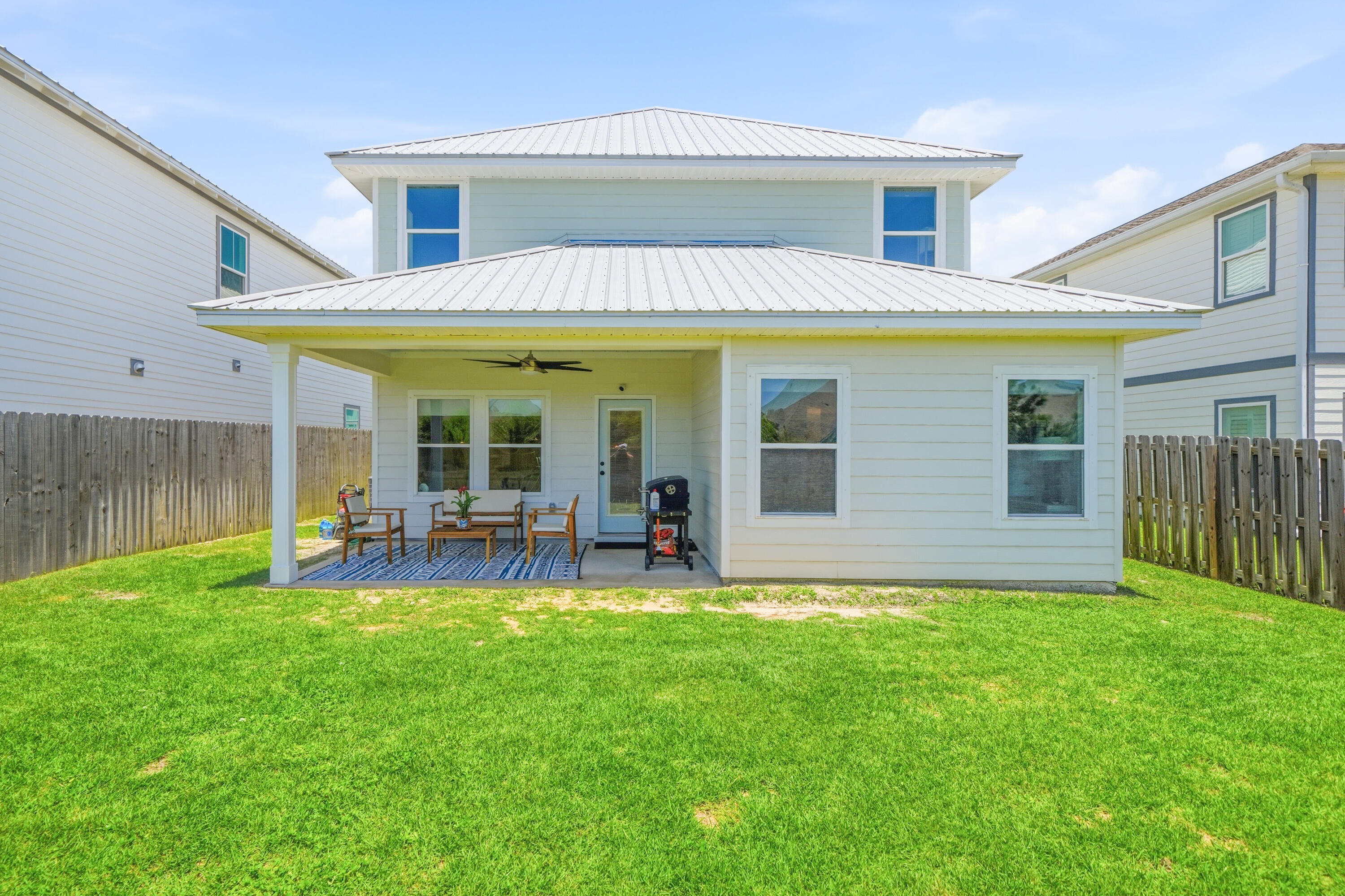 THOMPSON WOODS - Residential