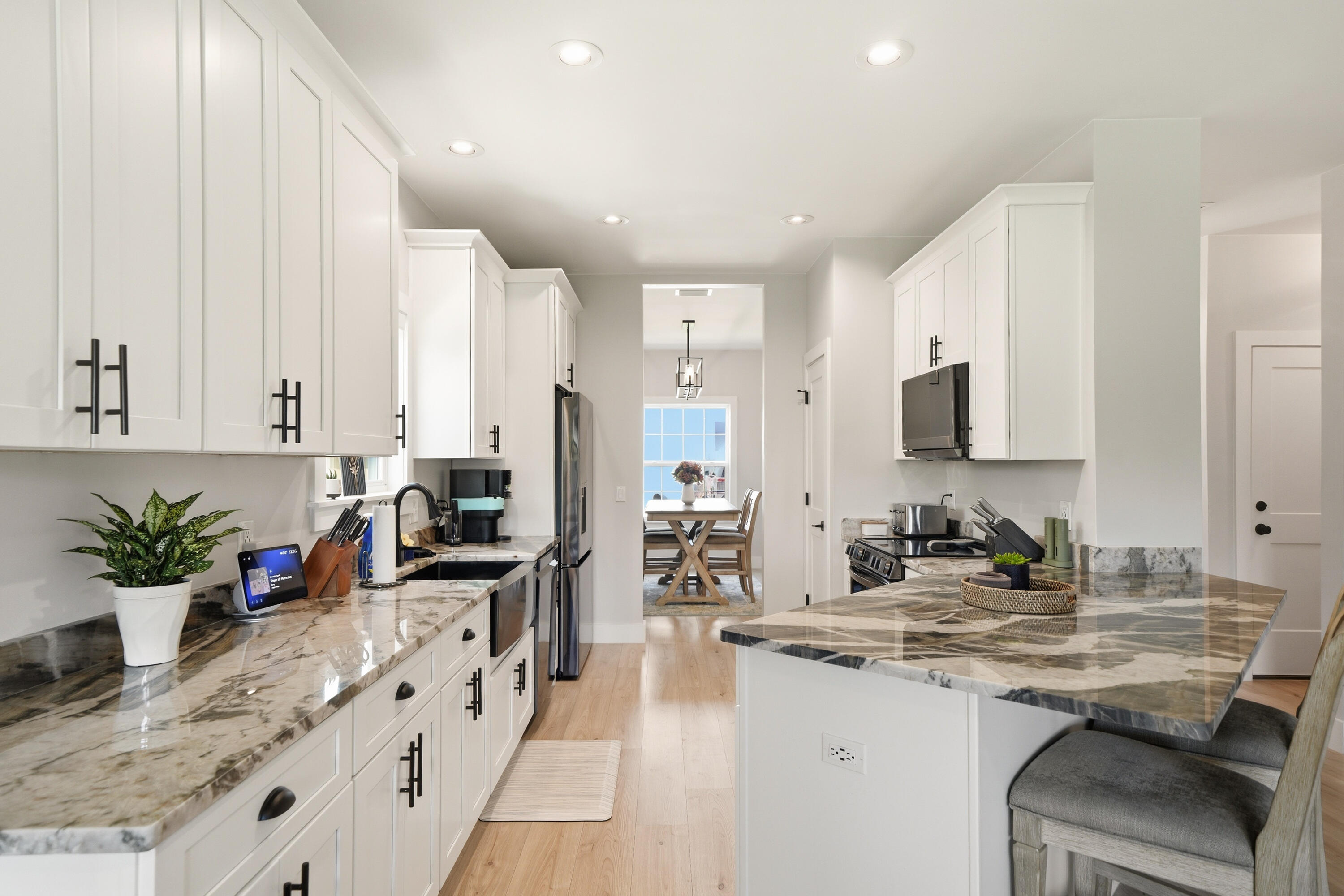 THOMPSON WOODS - Residential