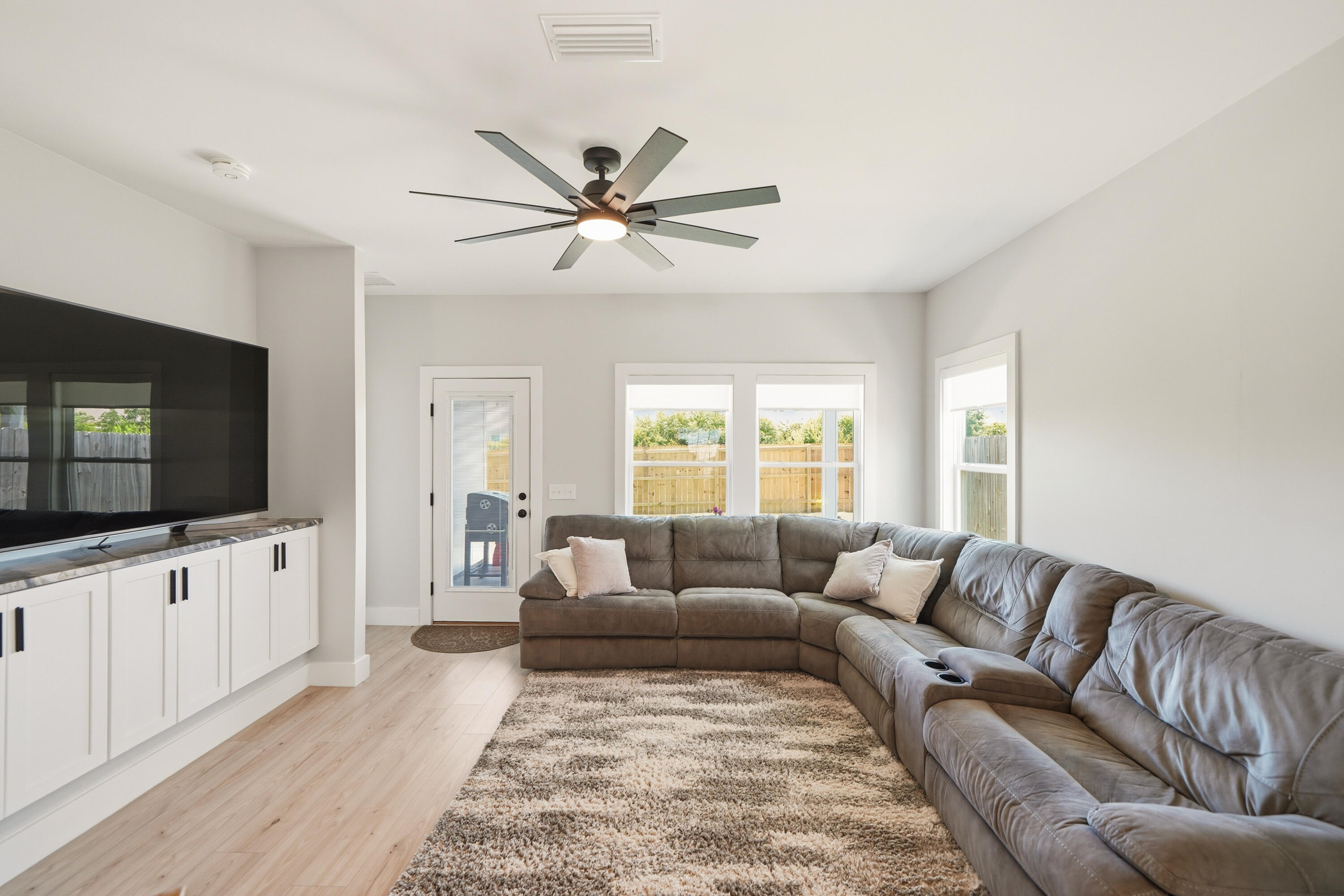 THOMPSON WOODS - Residential