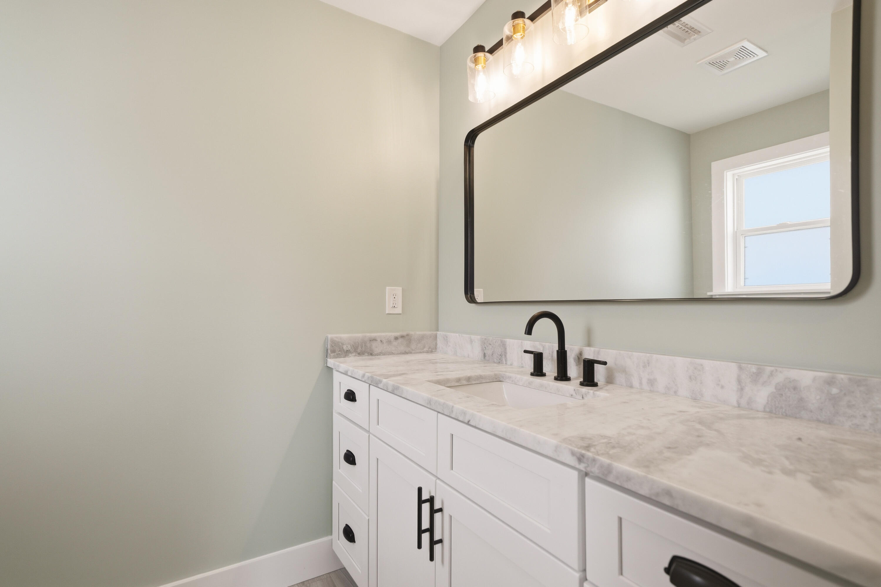 THOMPSON WOODS - Residential