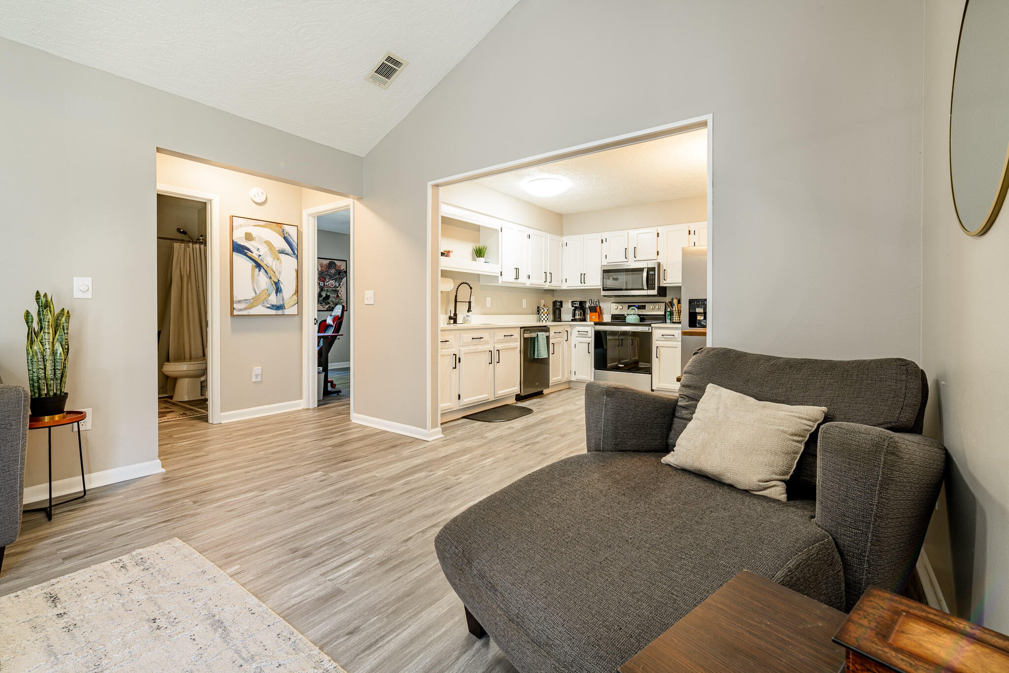 KELLY HILL ESTATES - Residential Lease