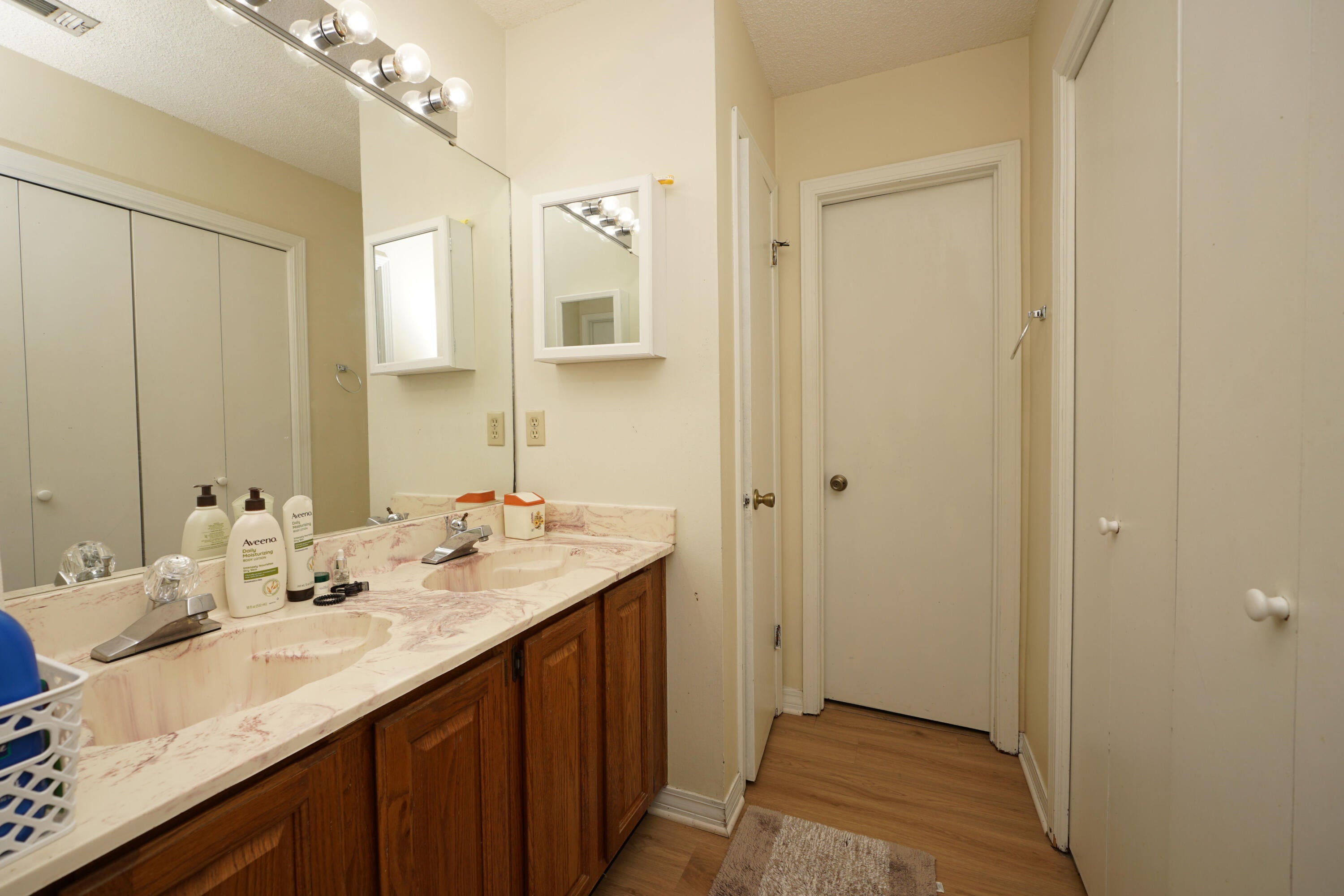 MEADOW WOODS - Residential