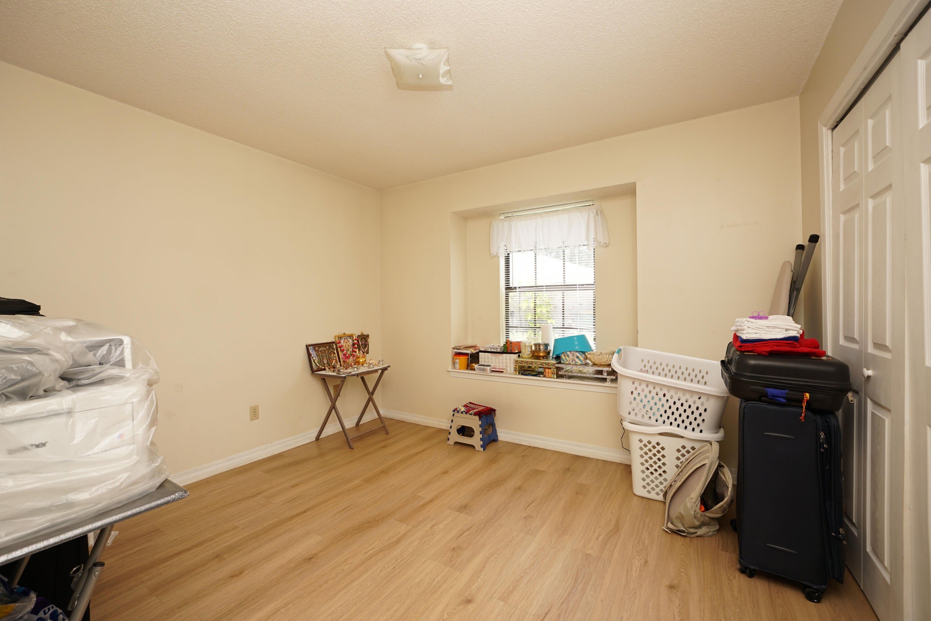 MEADOW WOODS - Residential