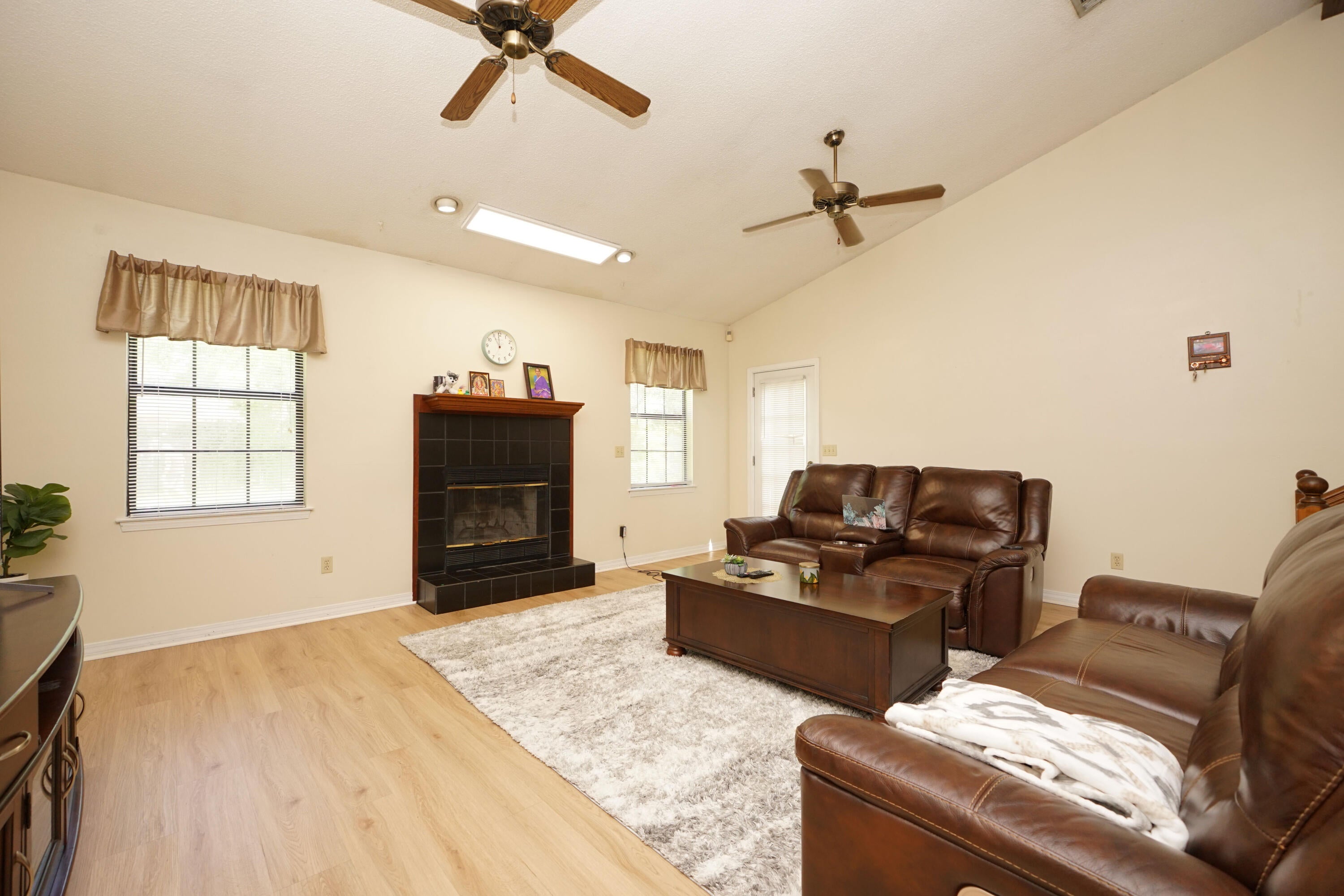 MEADOW WOODS - Residential