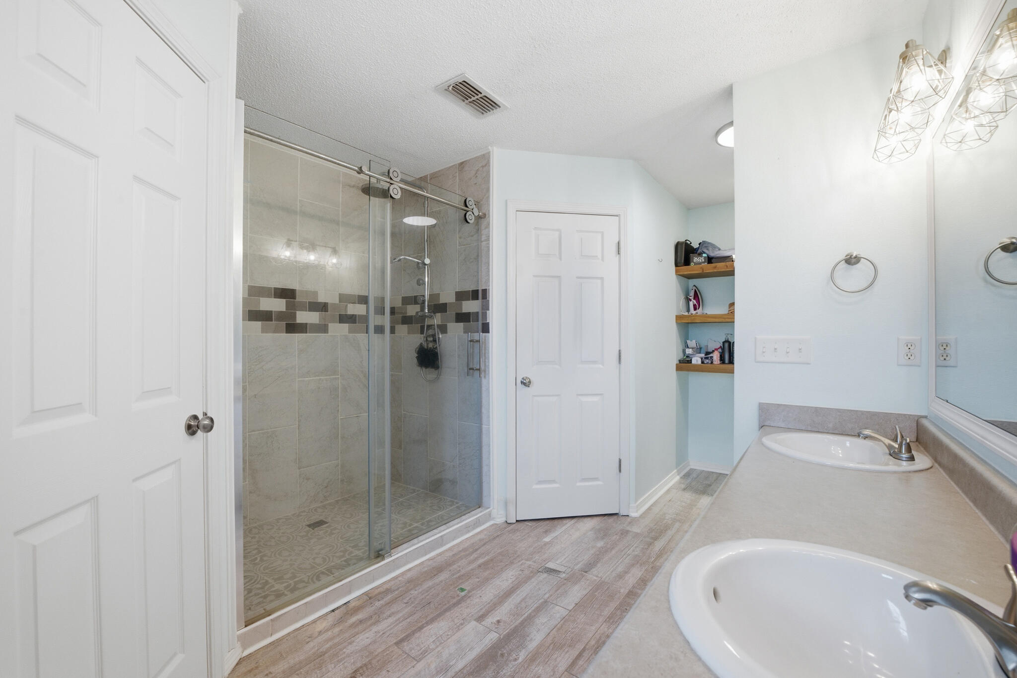 SILVER SPRINGS EST - Residential