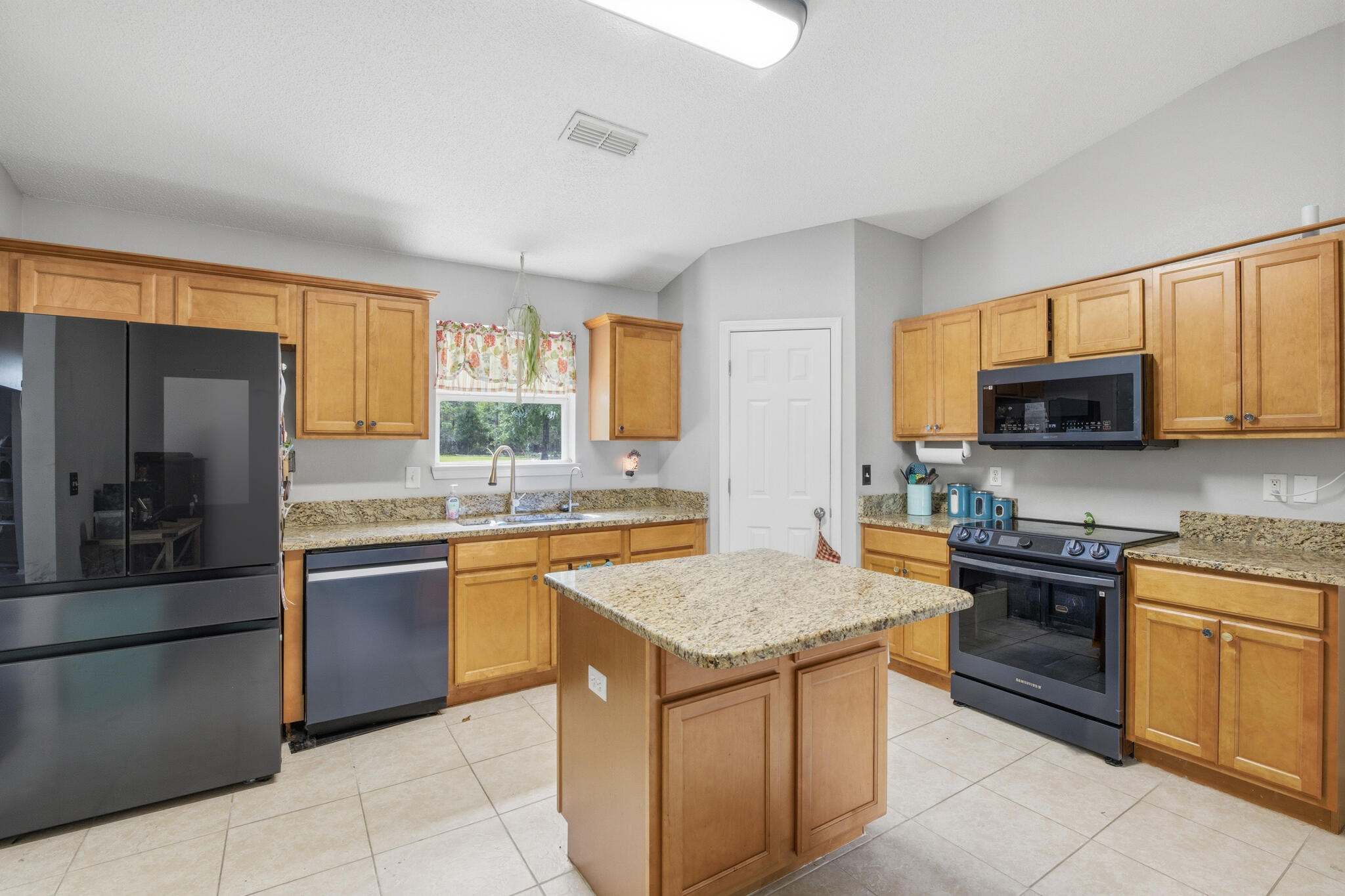 SILVER SPRINGS EST - Residential