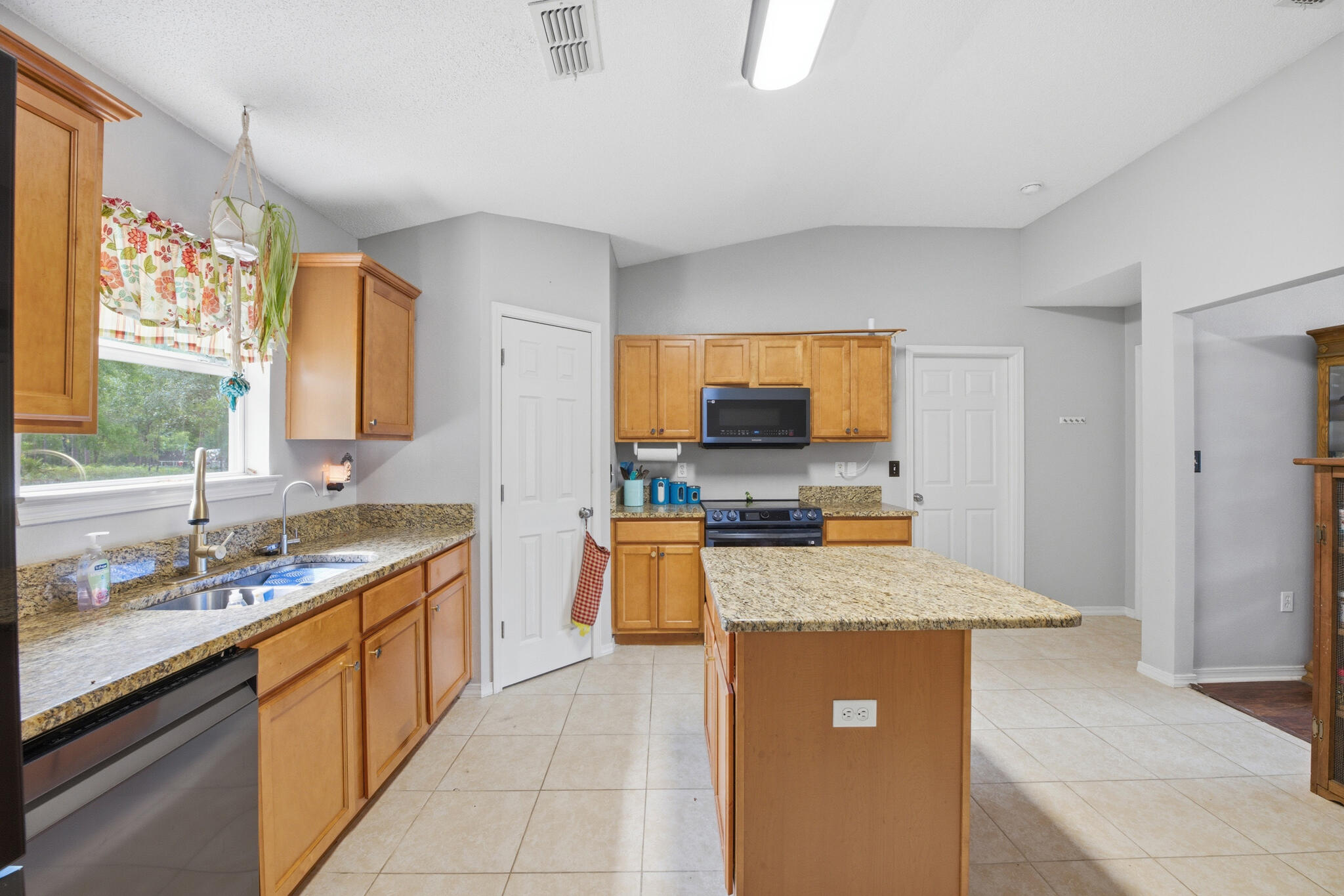 SILVER SPRINGS EST - Residential