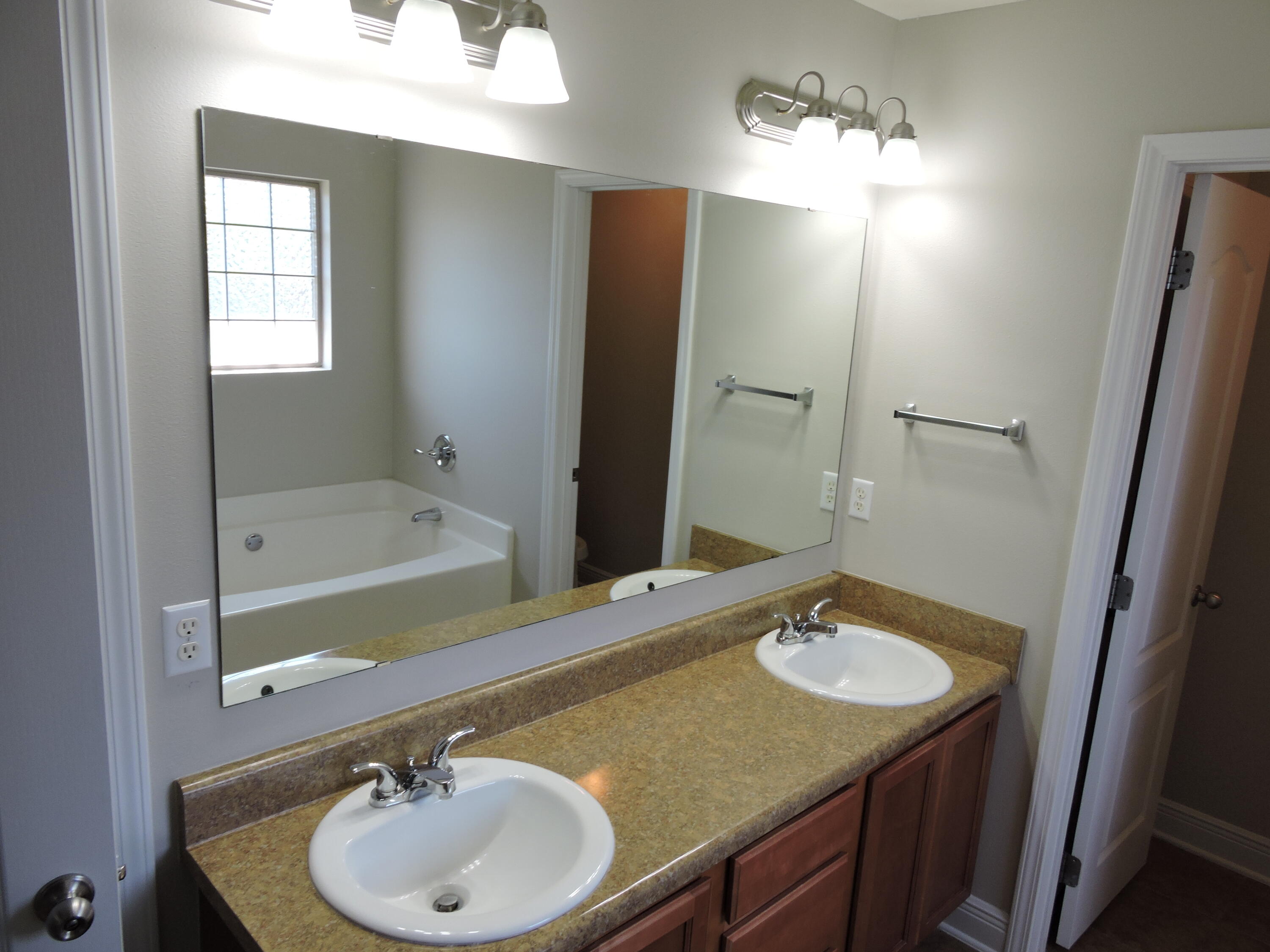 DUGGAN POND ESTATES - Residential Lease