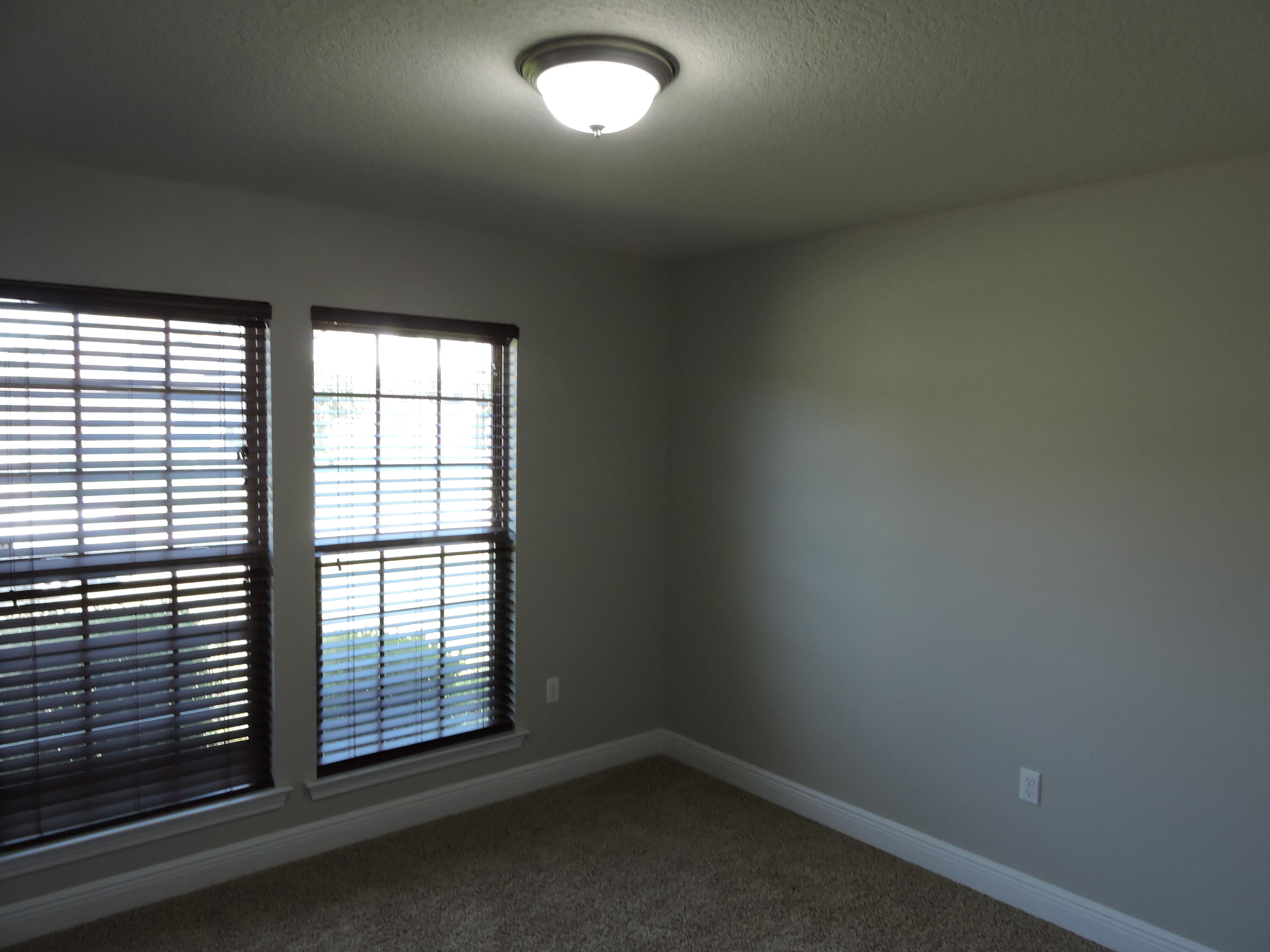 DUGGAN POND ESTATES - Residential Lease