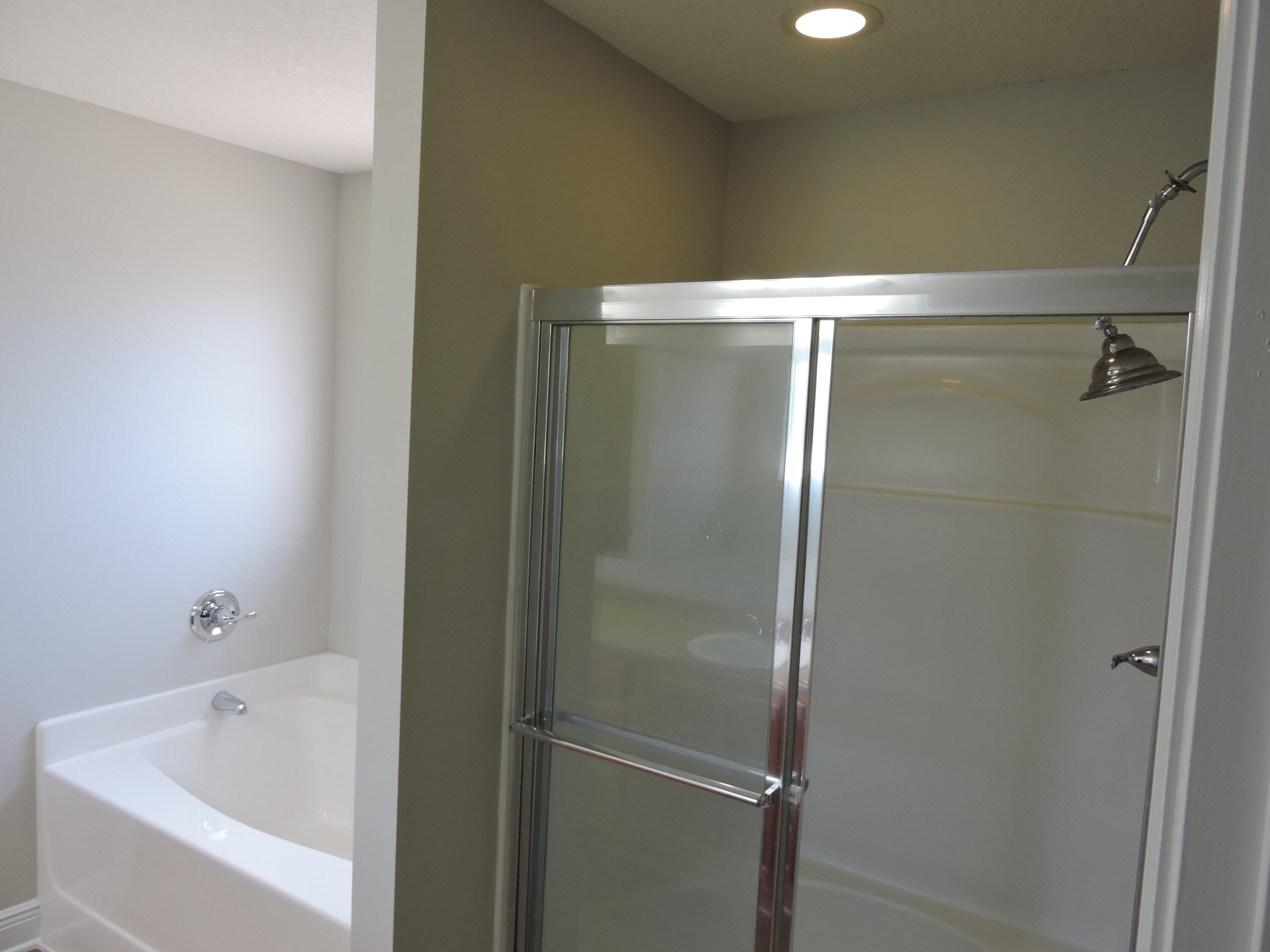 DUGGAN POND ESTATES - Residential Lease
