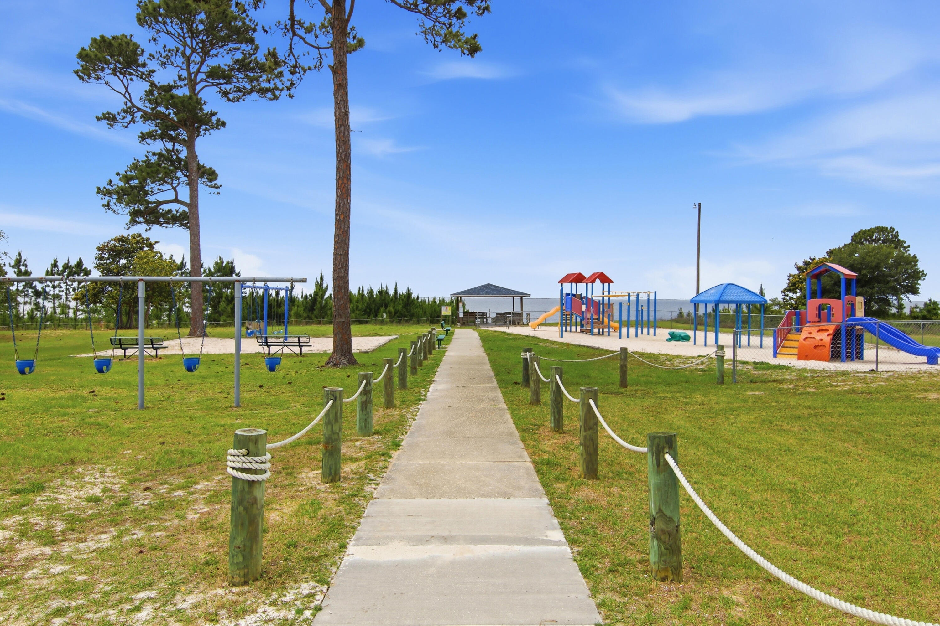 HOLLEY BY THE SEA - Residential