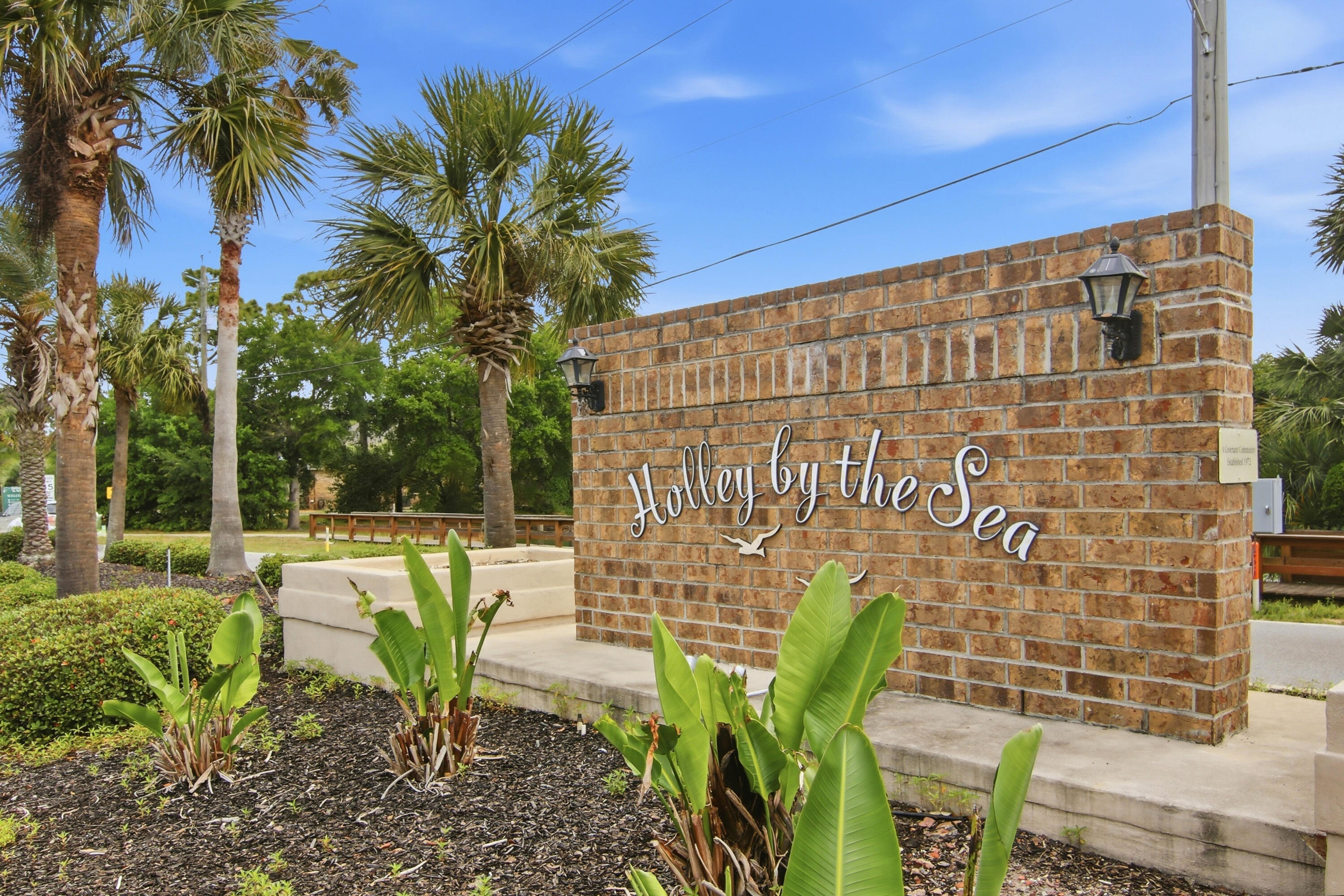 HOLLEY BY THE SEA - Residential