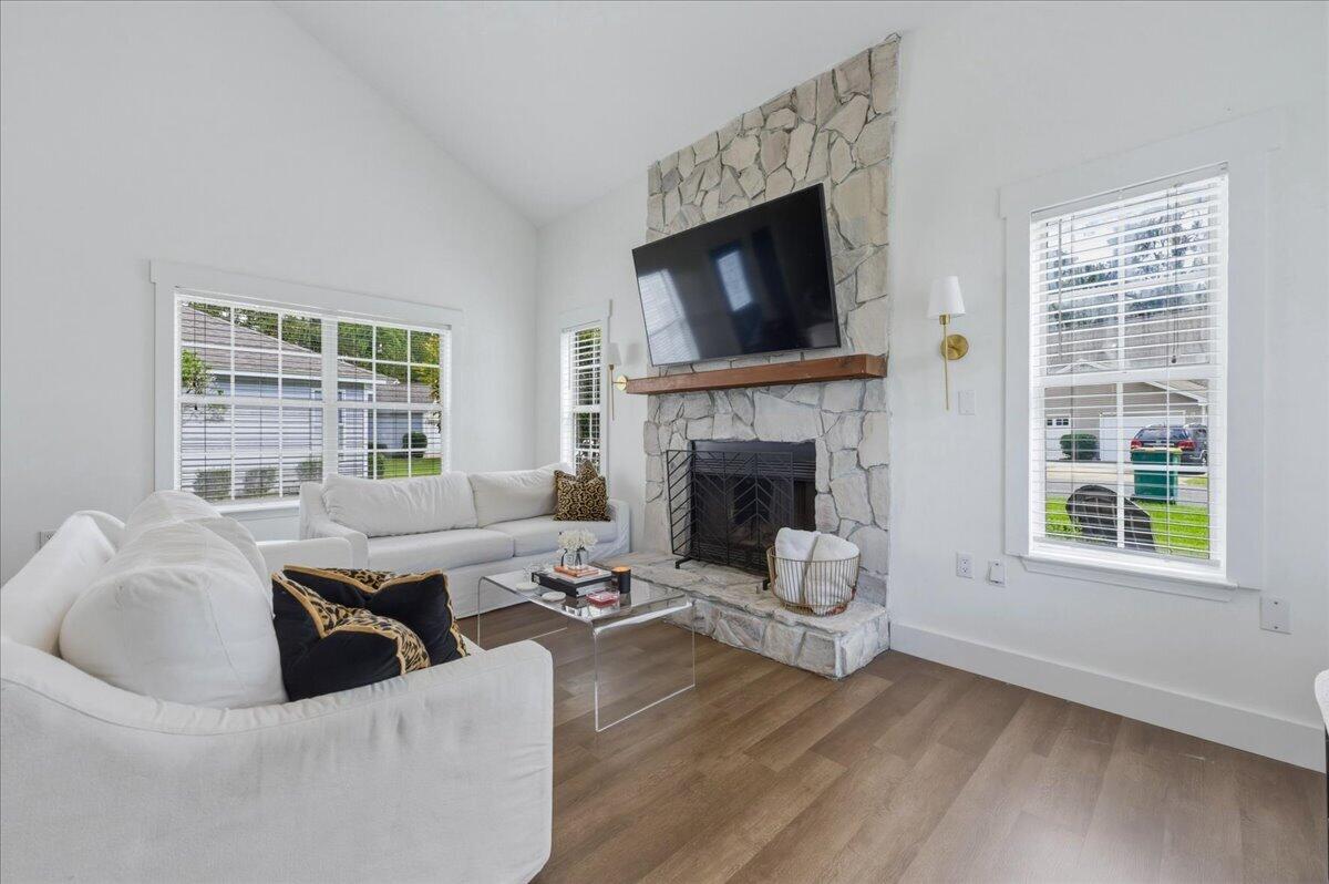 EMERALD GARDENS - Residential